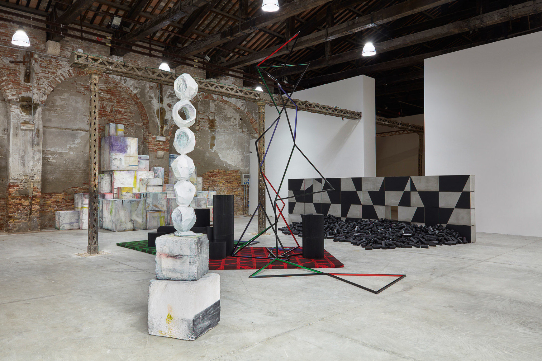 Installation view, Eva Rothschild: The Shrinking Universe, Pavilion of Ireland, La Biennale di Venezia 58th International Art Exhibition, 2019. Photo: Robert Glowacki. , © Eva Rothschild, courtesy 303 Gallery, New York, kaufmann reppeto, Milan, The Modern Institute, Glasgow, Galerie Eva Presenhuber, Zurich and Stuart Shave/Modern Art, London.