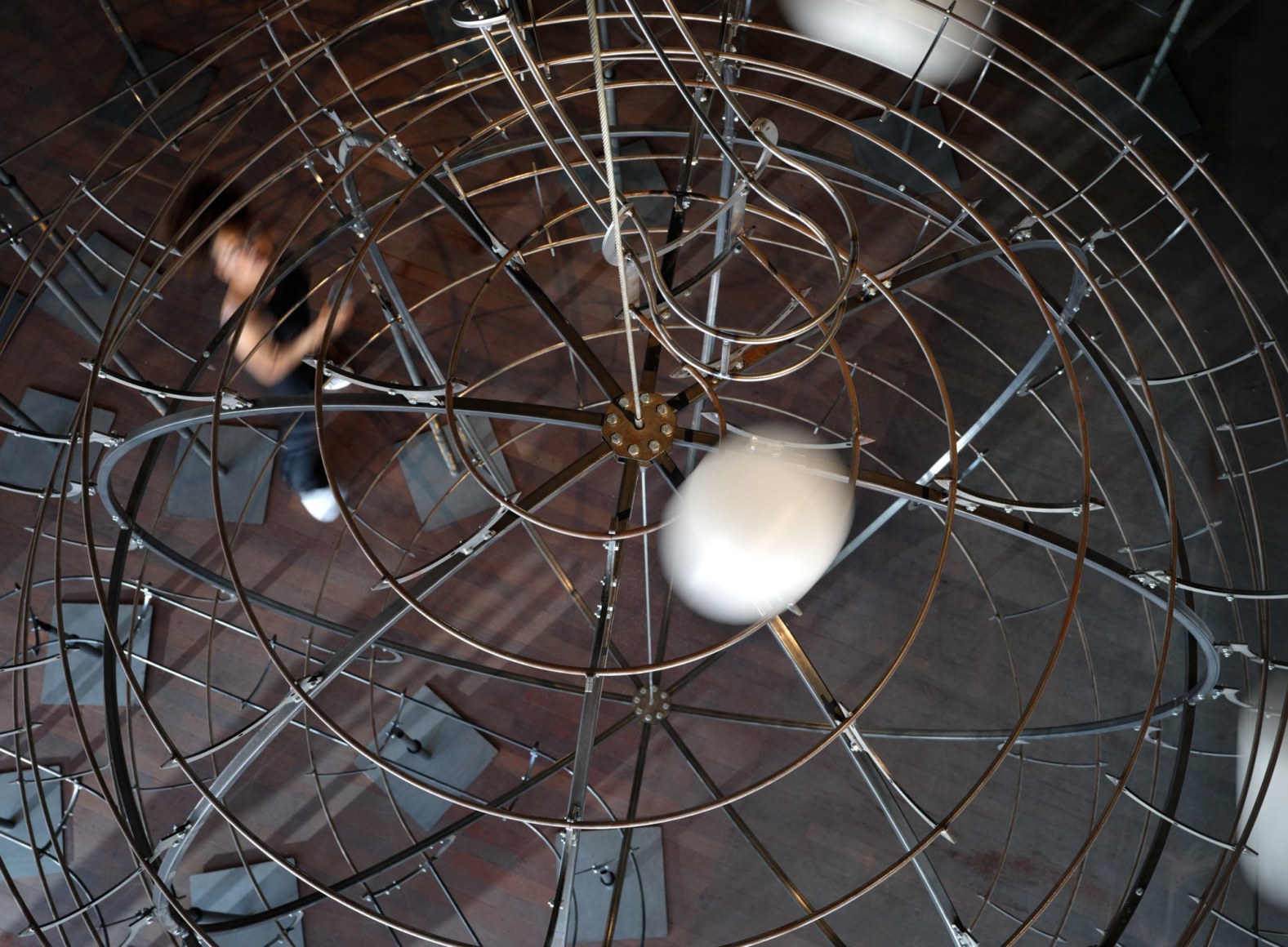 Installation view: Jeppe Hein, Distance, konschtal Esch, Luxembourg - (c) Christof Weber