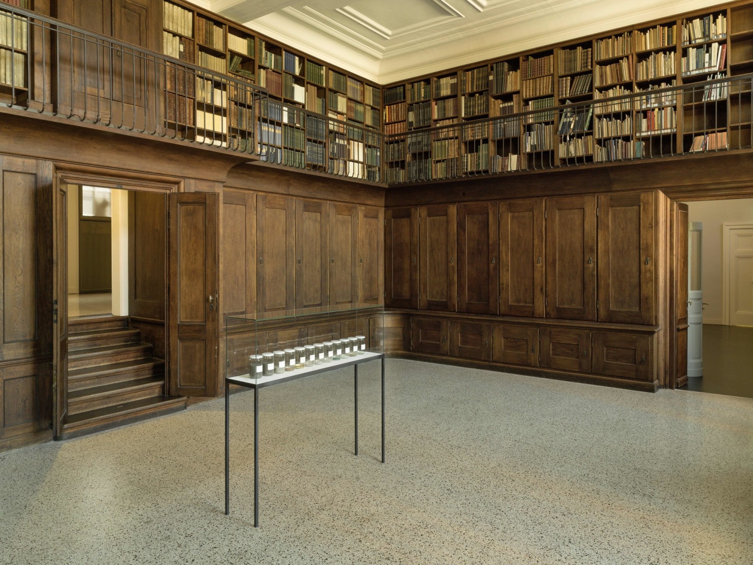 Alicja Kwade, Lampe (Kaiser-Idell), 2014