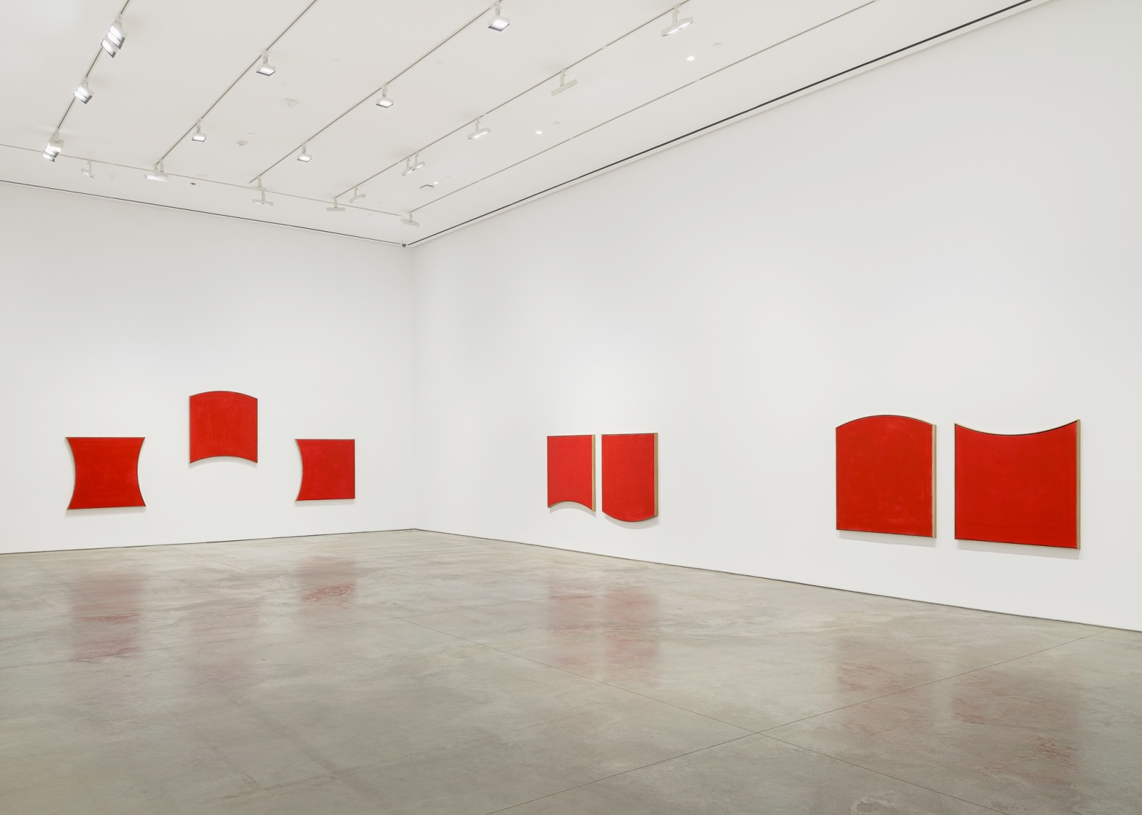 Installation view:&nbsp;Jacob Kassay, Chelsea, 303 Gallery, New York, 2024. Photo: Justin Craun