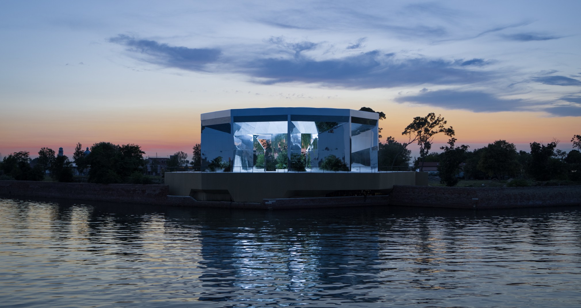 Doug Aitken, Green Lens, 2021, Installation view:&nbsp;Isola Della Certosa, Venice, Italy, 2021