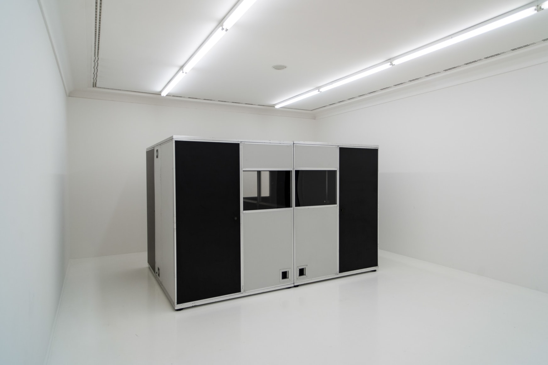 Ceal Floyer, Romance, Helmhaus, 2016