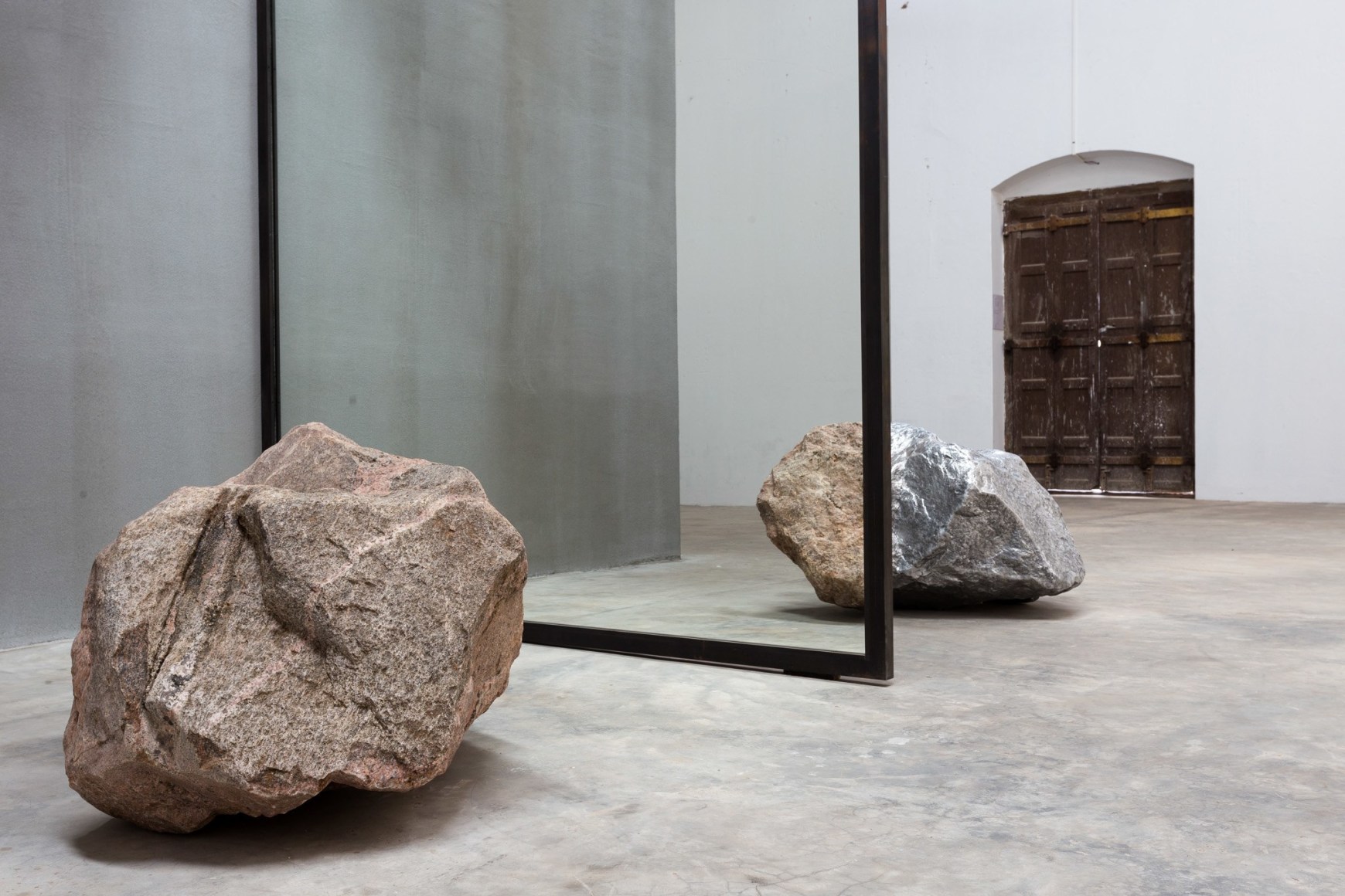 Alicja Kwade, Out of Ousia, 2016