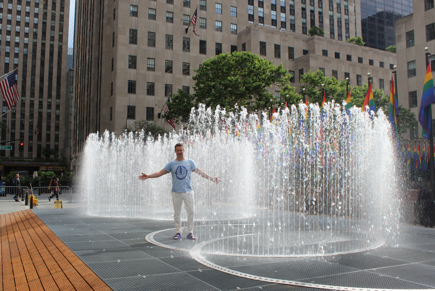 Jeppe Hein,&nbsp;Installation view:&nbsp;Changing Spaces,&nbsp;2022,&nbsp;Center Plaza, Rockefeller Center, New York