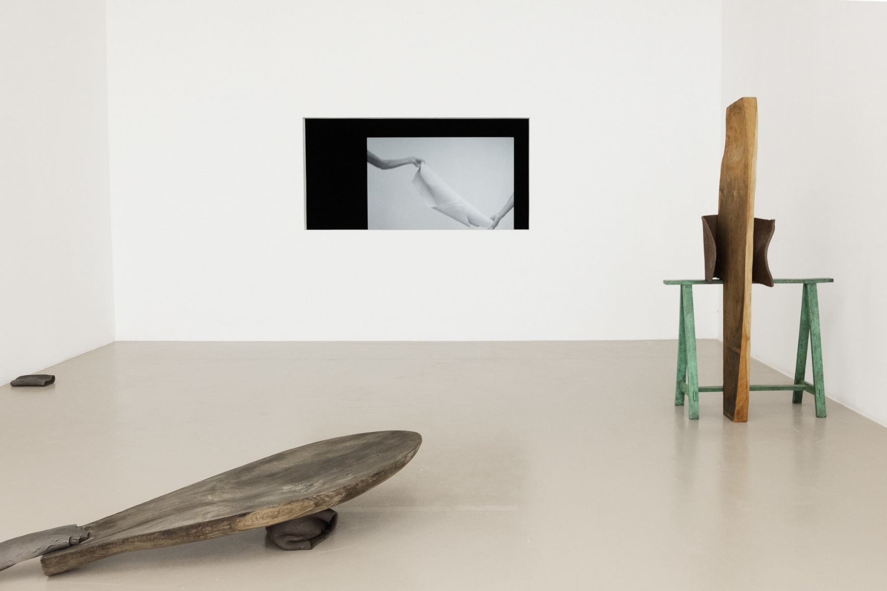 Installation view: Katinka Bock - Radio / Tomorrow’s Sculpture