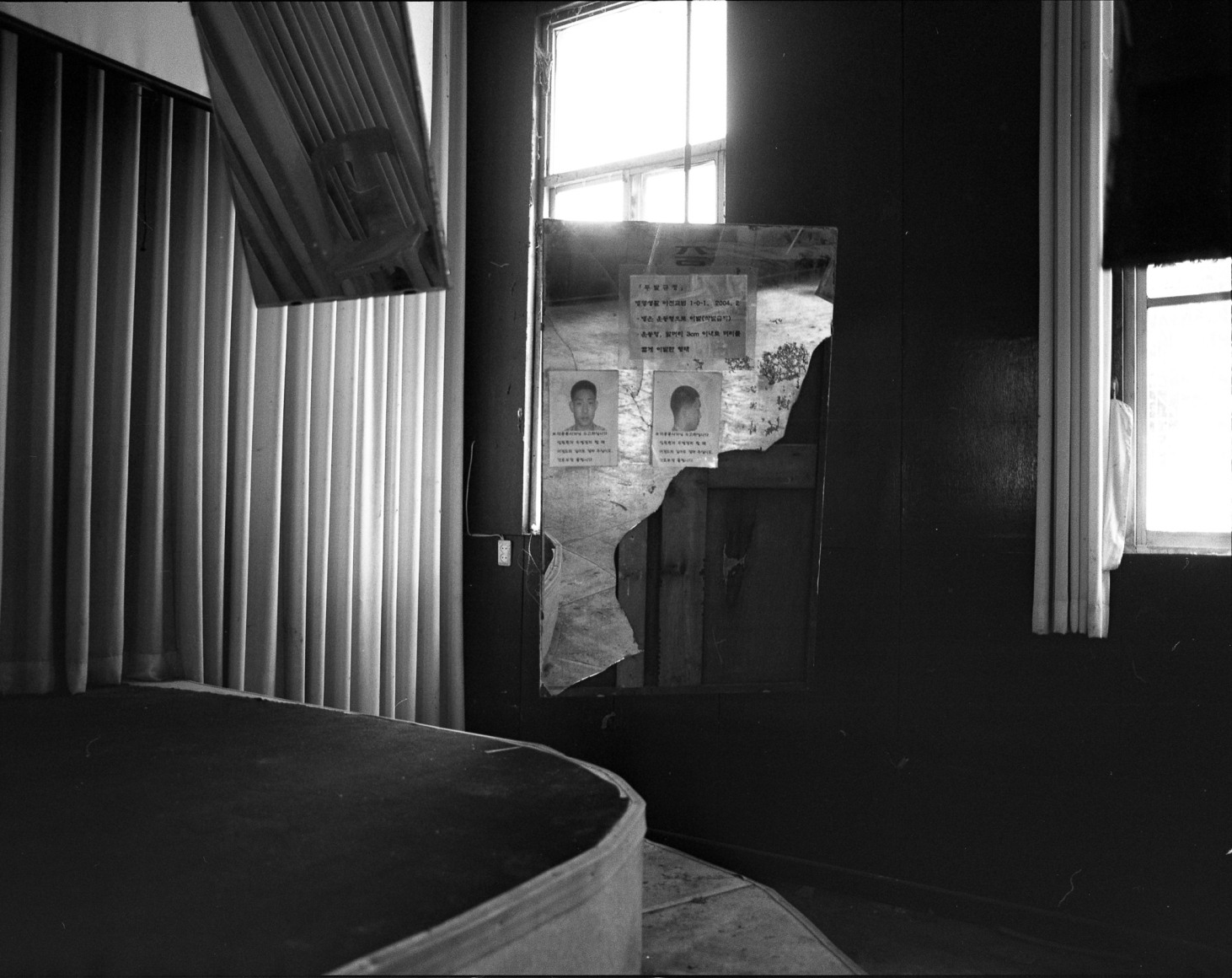 Mike Nelson, Mirror reverb (the blinding of a building, a notation for another), 2018