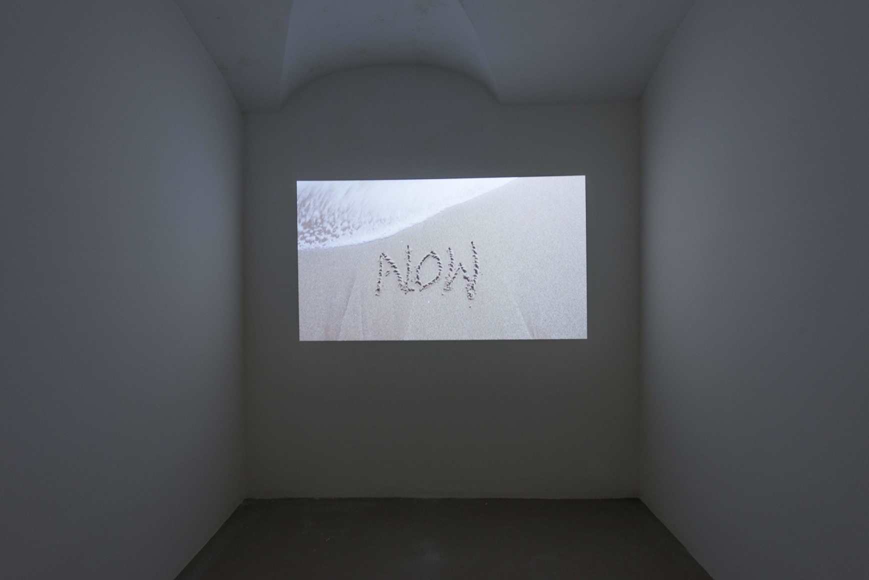 Sam Falls, Exhibition view: Fondazione Giulinai, Rome, 2015. Photo: Giorgio Benni