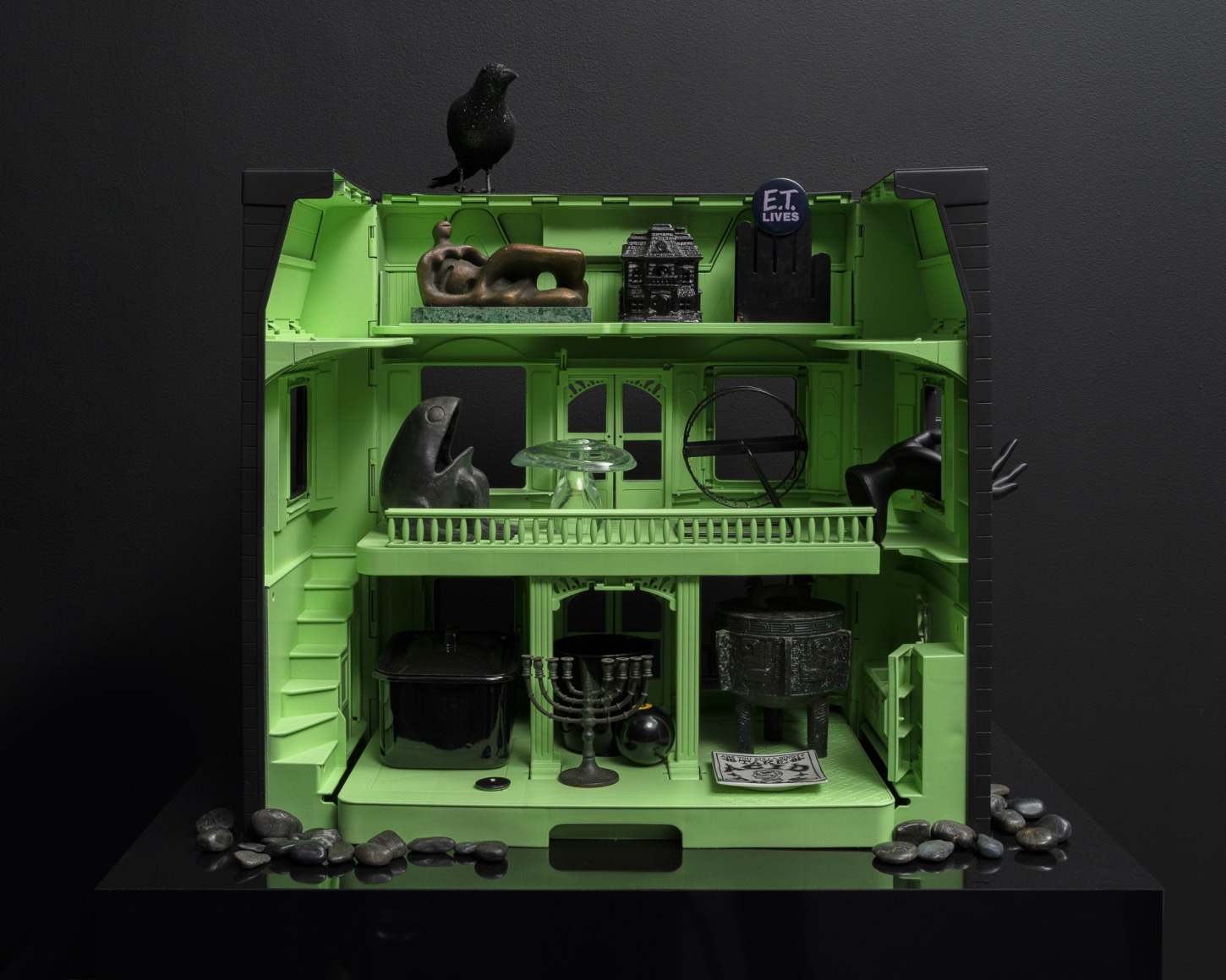 Jonathan Horowitz & Rob Pruitt, Peacock Hill Dollhouse (Surrealist Estate)