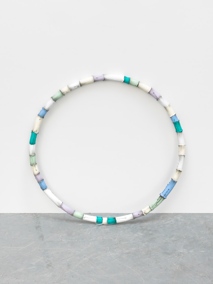 Alicja Kwade, In circles from both ends