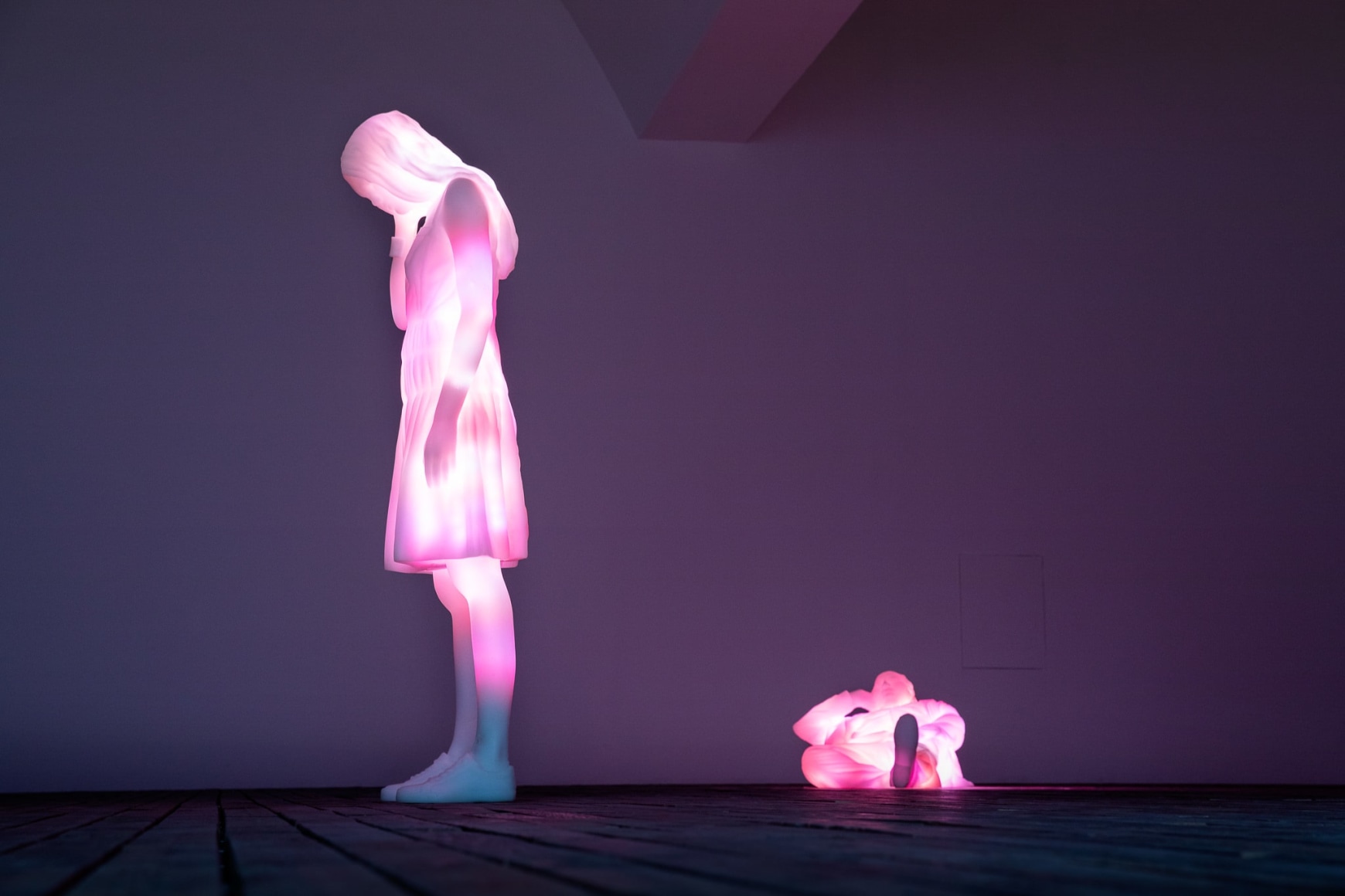 Installation view: Doug Aitken, 3 Modern Figures (don't forget to breathe), Faurschou Foundation Beijing, China, 2019, Photo: Conner MacPhee