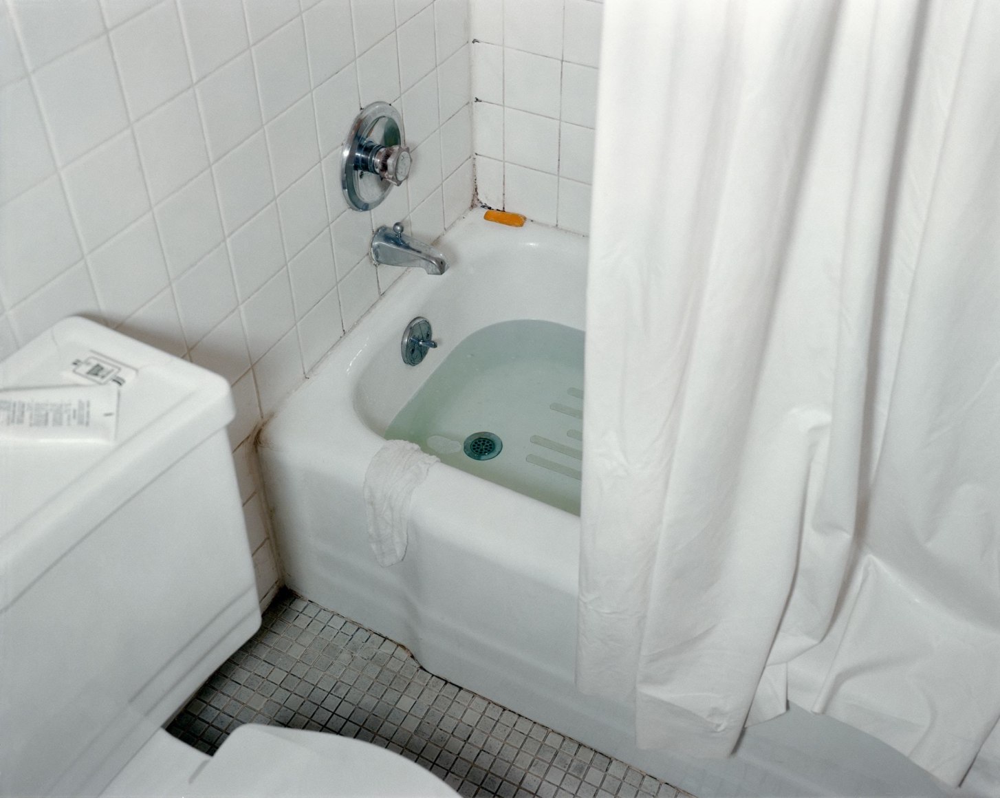 Stephen Shore, Room 115, Holiday Inn, Belle Glade, Florida, November 14, 1977