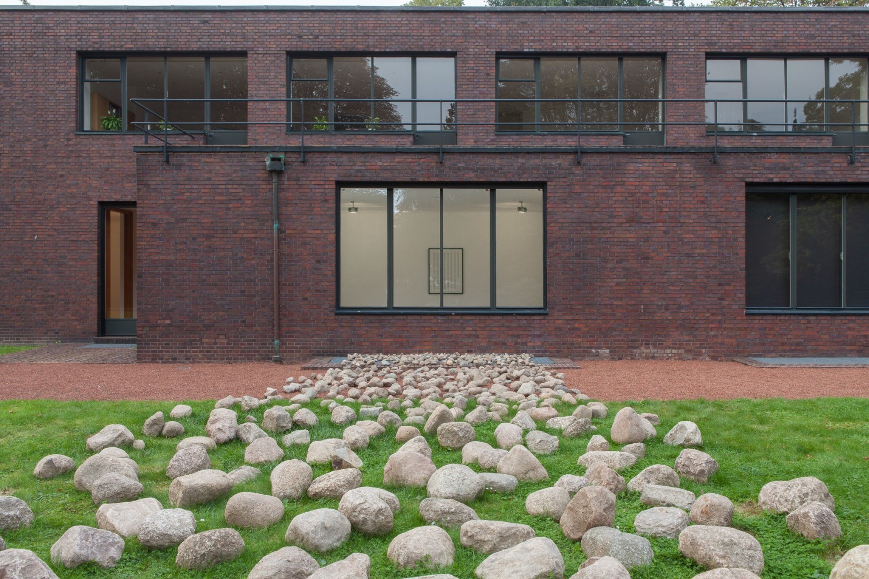 Alicja Kwade, 1417 + (16.08.2013), 2013