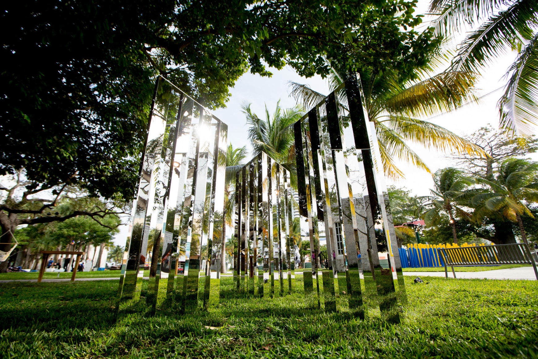 Jeppe Hein, Mirror Angle Fragments (3x60&deg;), 2014