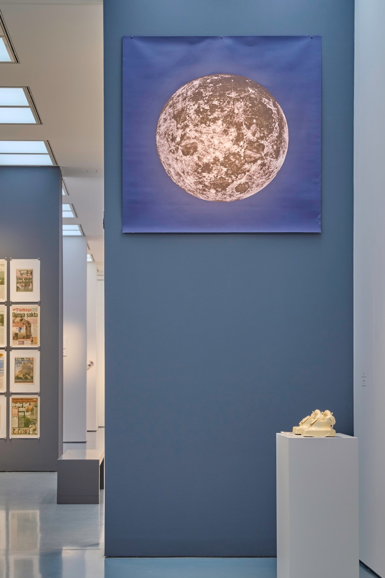 Installation view „Hans-Peter Feldmann. Art Exhibition“, Kunstpalast, Düsseldorf, 2025, © VG Bild-Kunst, Bonn 2025, Foto / Photo: Maris Prieditis