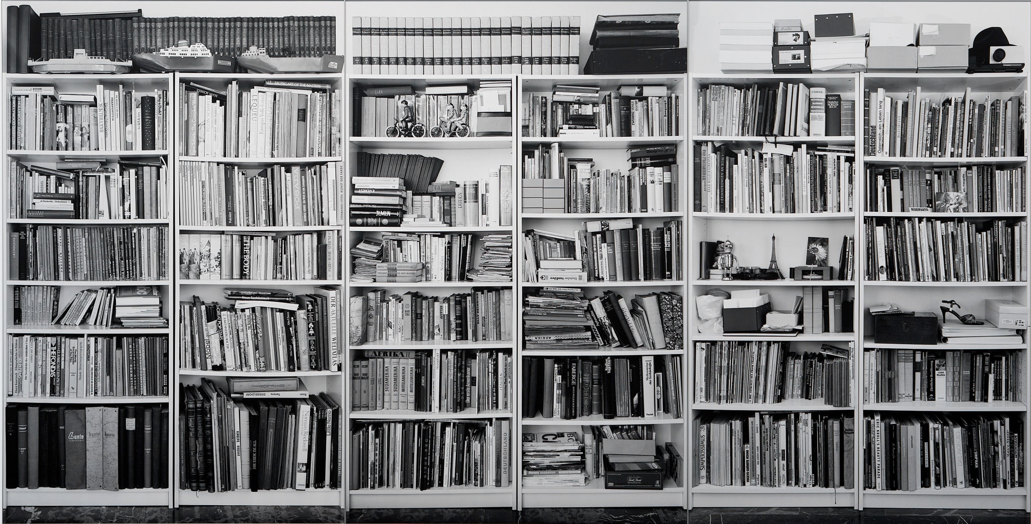 Hans-Peter Feldmann, B&uuml;cherregal