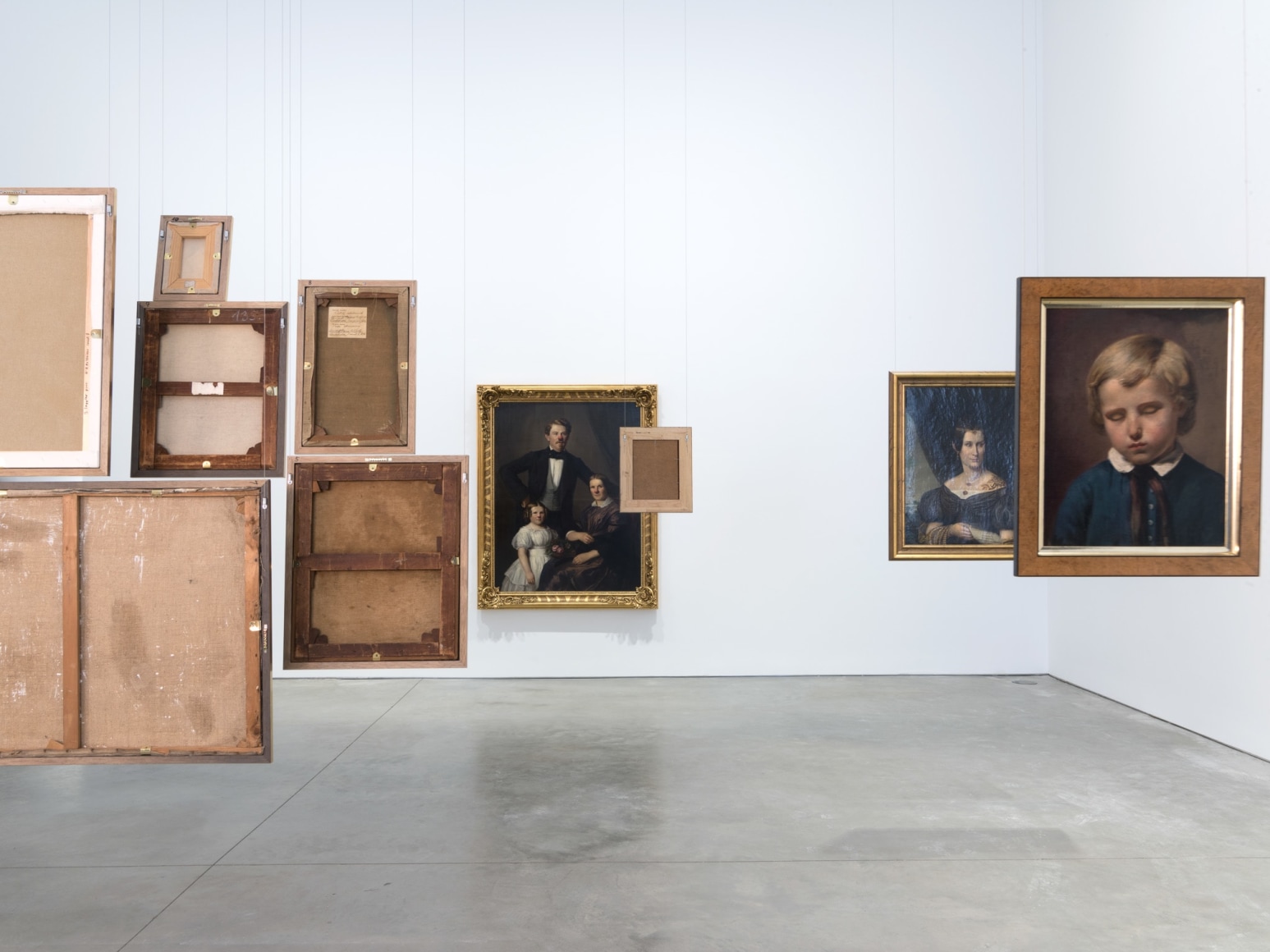 Hans-Peter Feldmann, Exhibition view: 303 Gallery, 2016