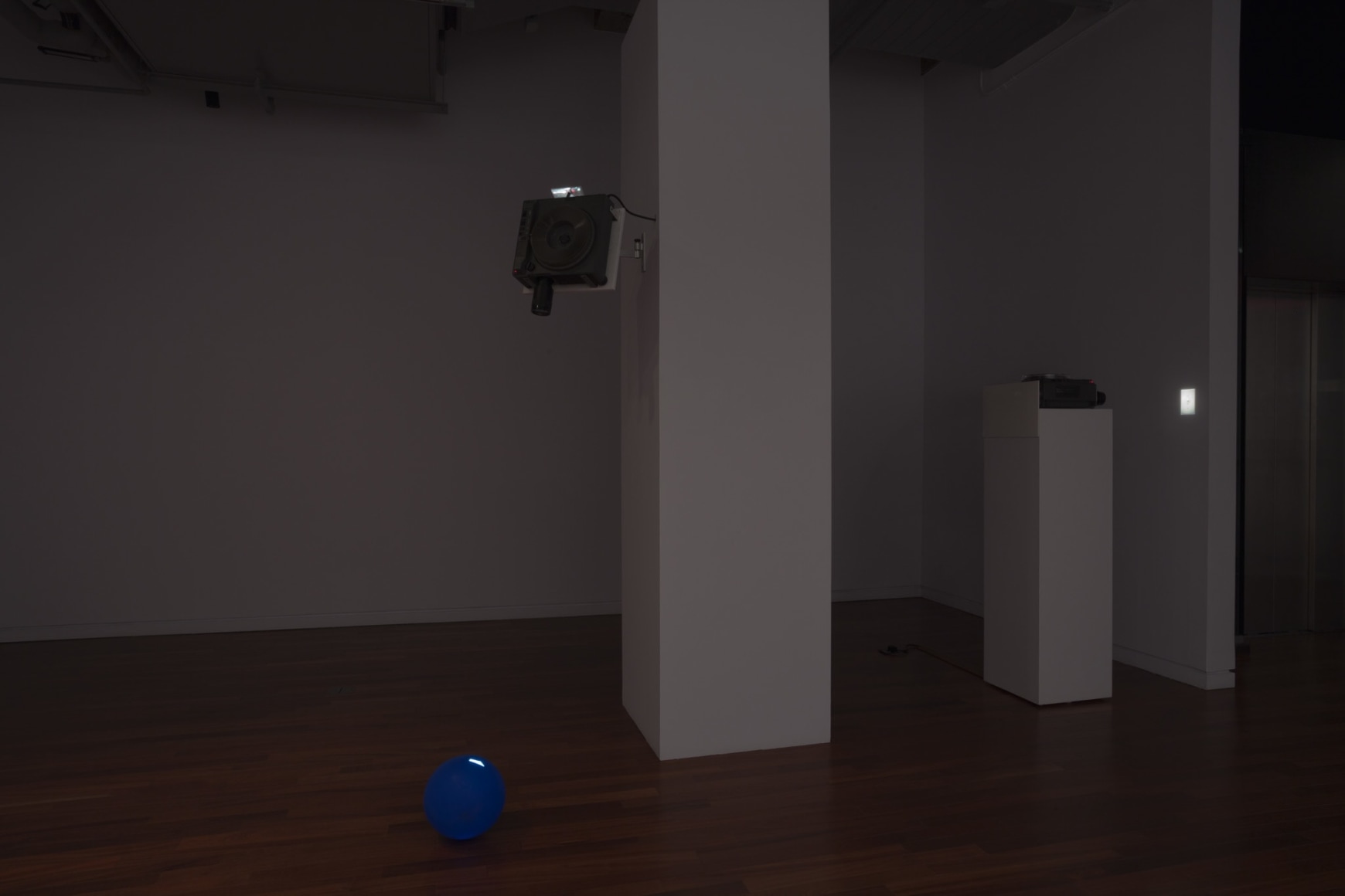Ceal Floyer, Installation view: DHC/ART. Montréal, Québec, 2011