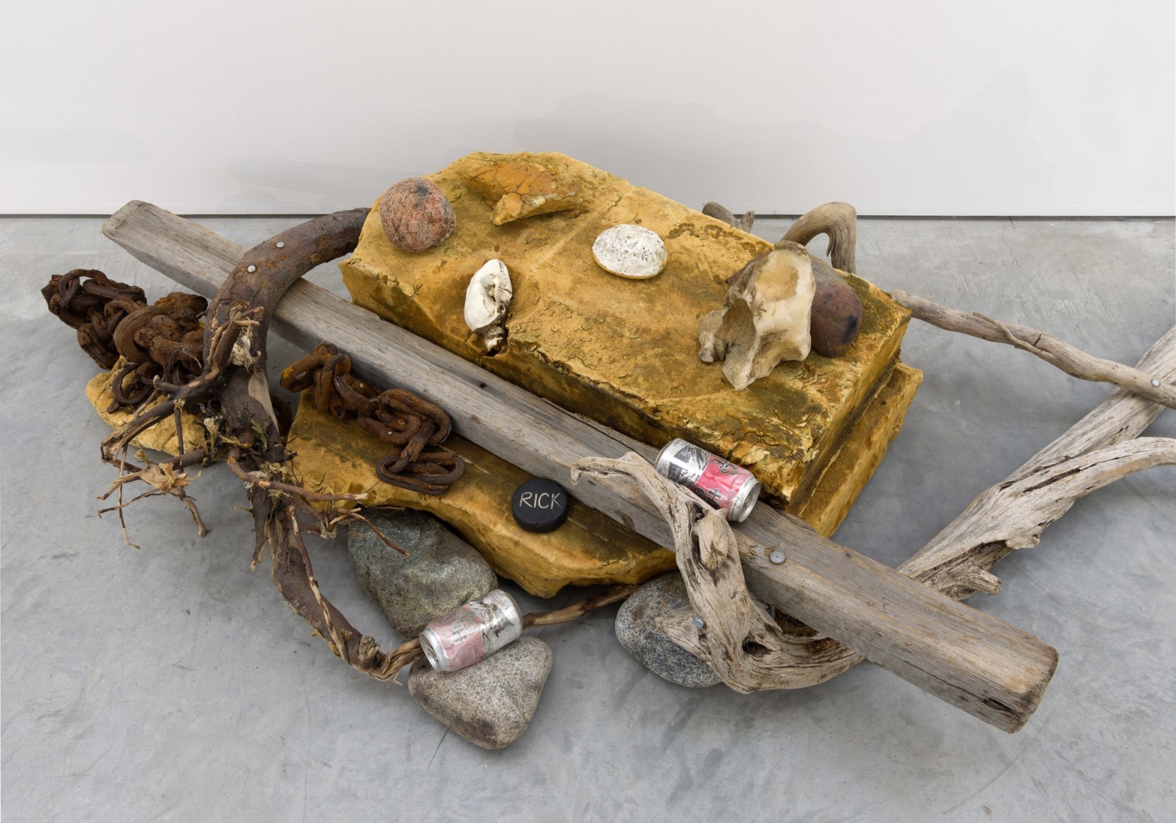 Mike Nelson, Gang of Seven, 2013, Installation at 303 Gallery, 2015