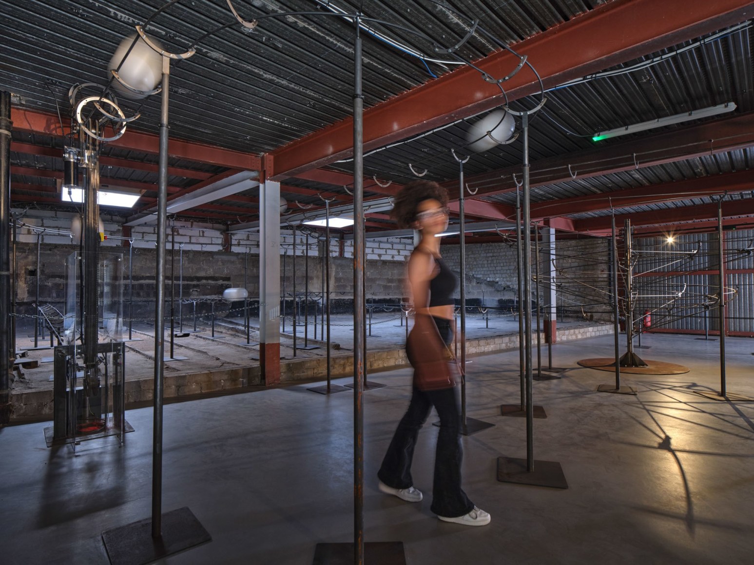 Installation view: Jeppe Hein, Distance, konschtal Esch, Luxembourg - (c) Christof Weber