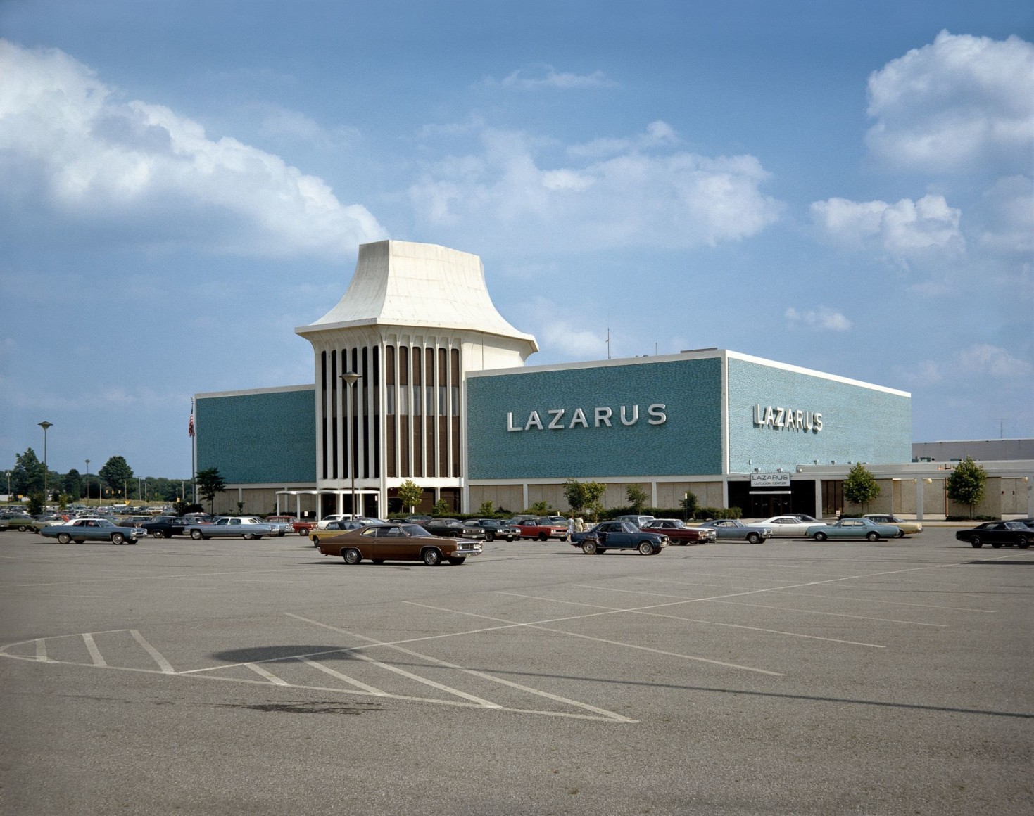 Stephen Shore, Richland Mall, U.S. 30, Mansfield, Ohio, July 5, 1973