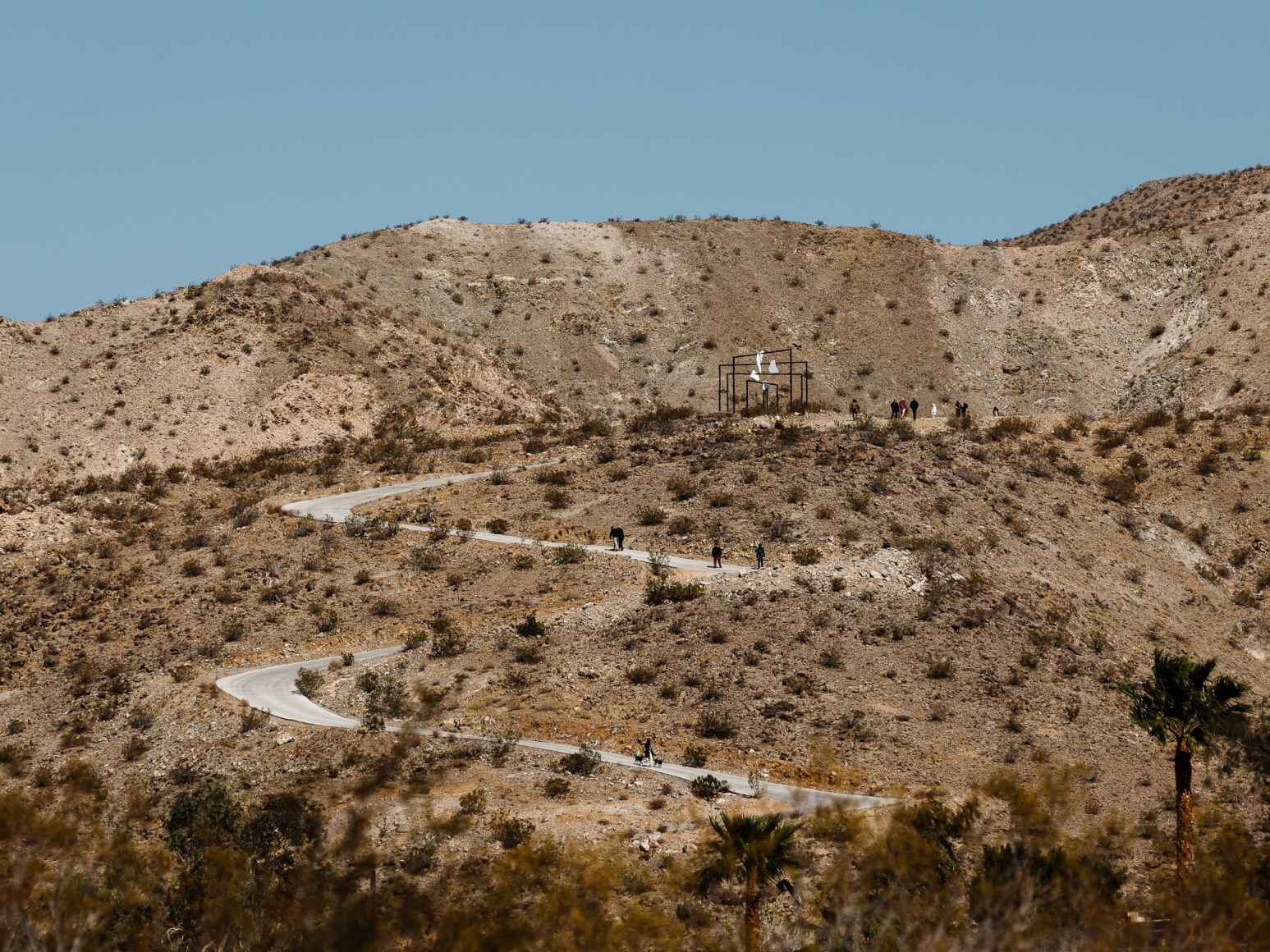 Alicja Kwade, ParaPivot (sempiternal clouds), 2021, Installation view: Desert X 2021