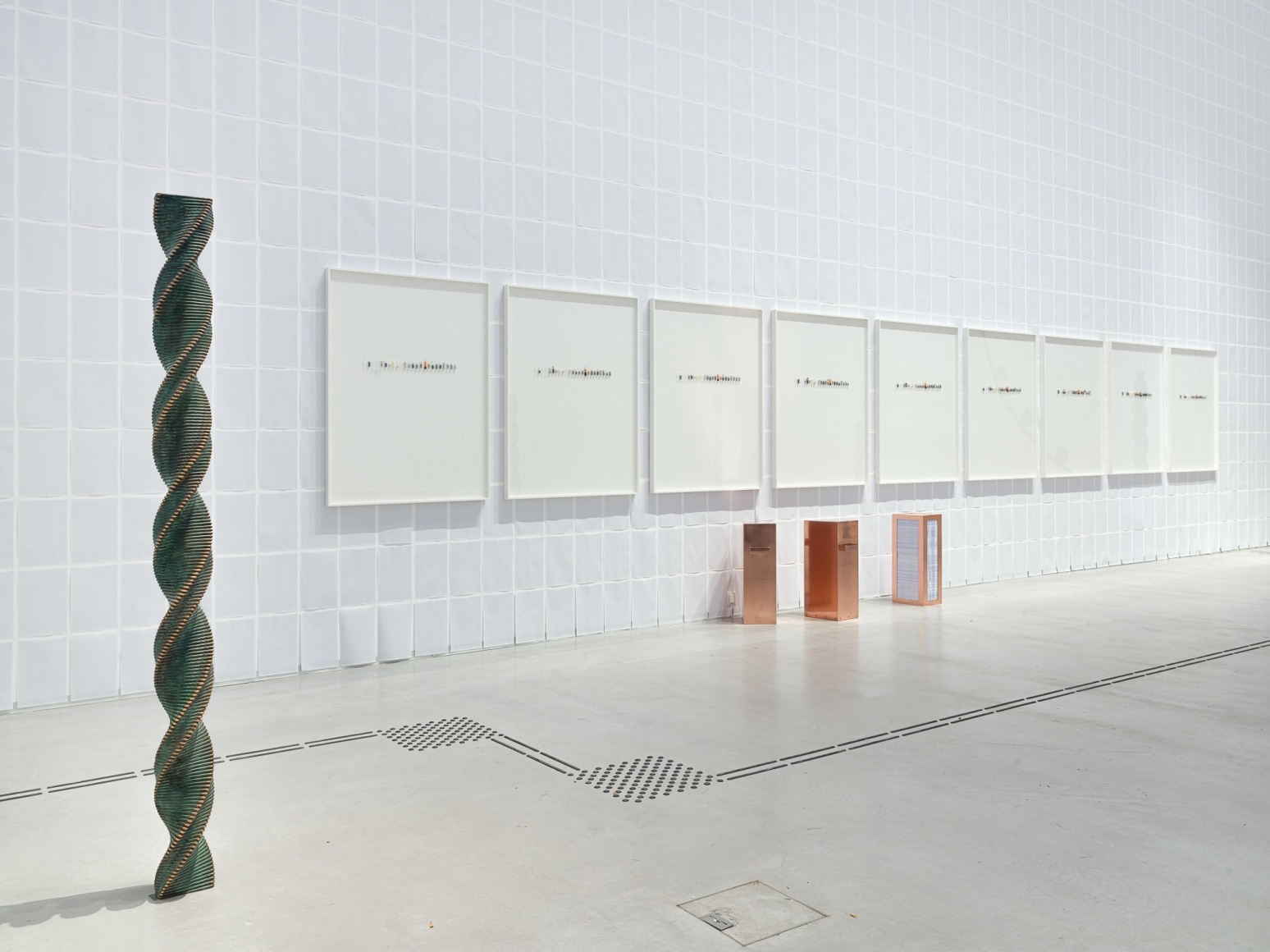Ausstellungsansicht, Alicja Kwade. In Abwesenheit (In Absence), Foto: © Roman März