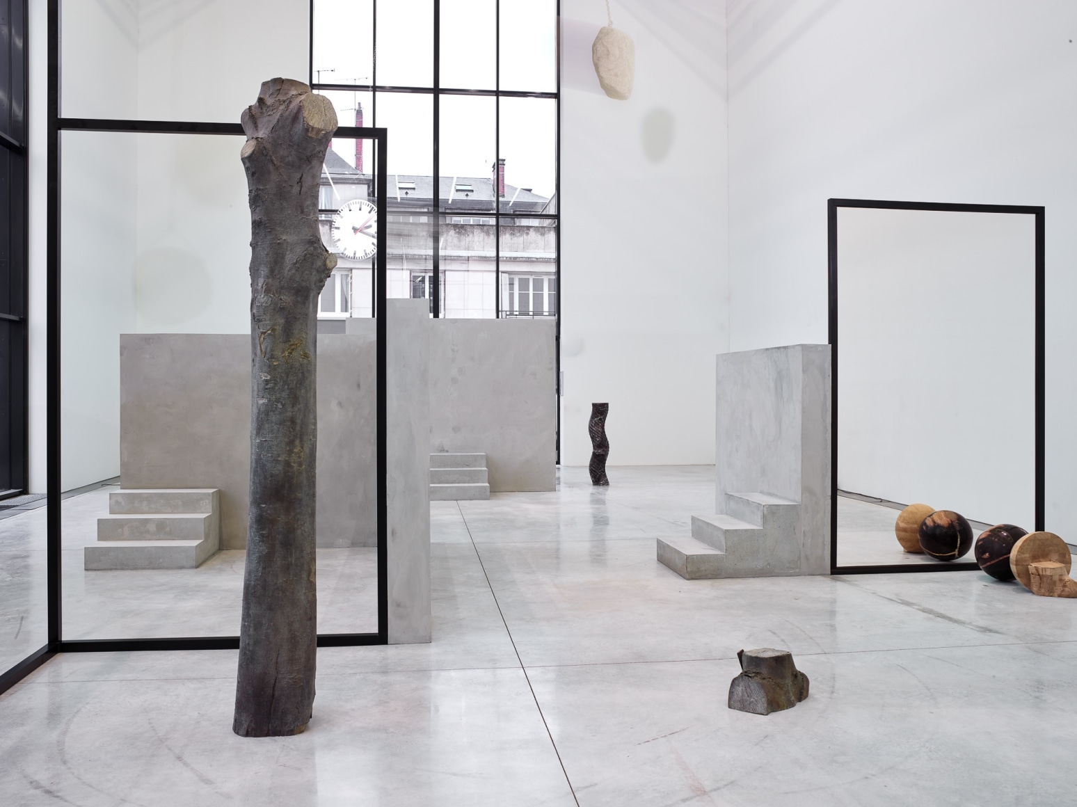 Installation view: Alicja Kwade,The Resting Thought, Centre De Création Contemporaine Olivier Debré, Tours, 2019, Photo: François Fernandez