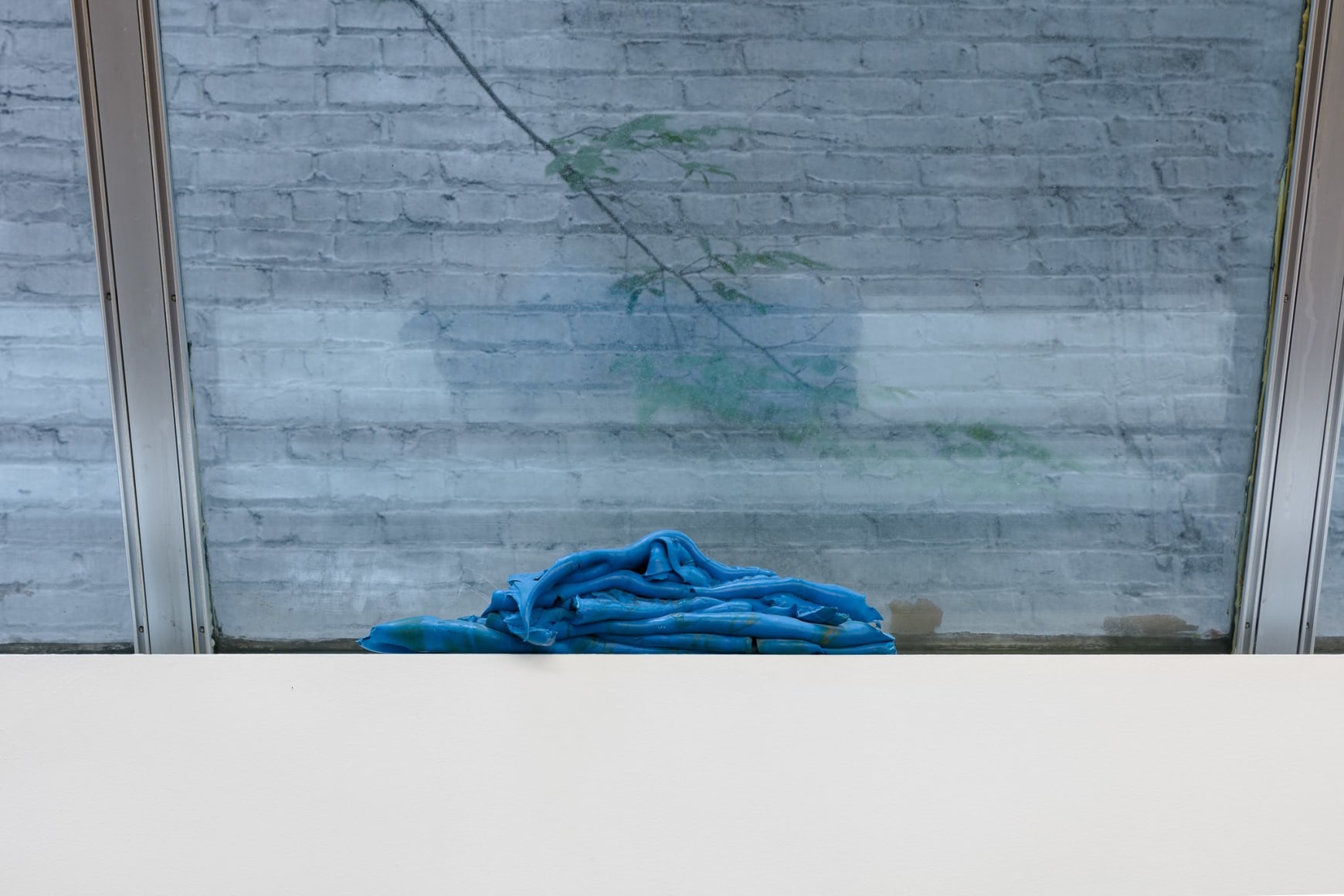 Nina Canell, Installation view:&nbsp;Viscosity,&nbsp;The Artist&rsquo;s Institute,&nbsp;2017, Photo:&nbsp;Charles Benton