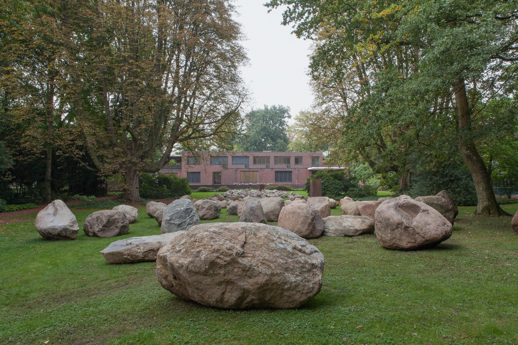 Alicja Kwade, 1417 + (16.08.2013), 2013