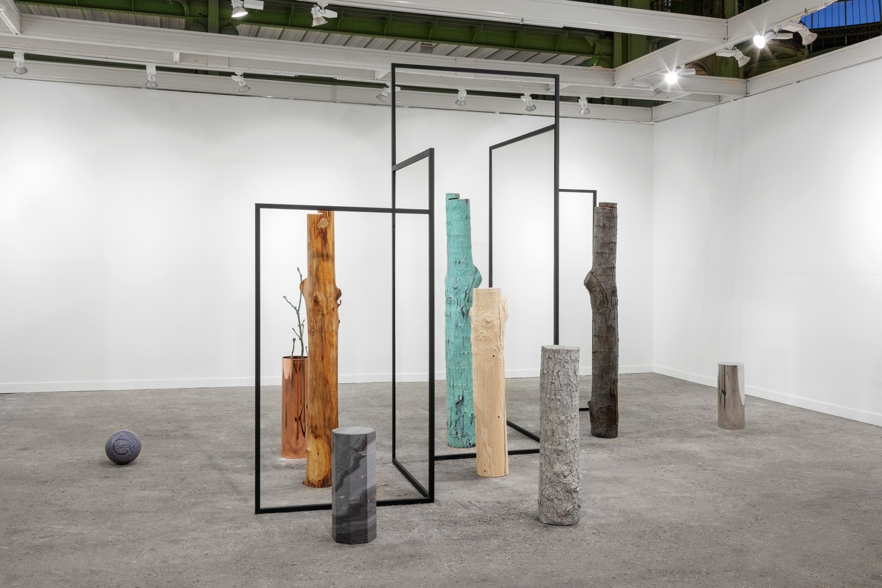 Alicja Kwade, Installation view: FIAC, 2018