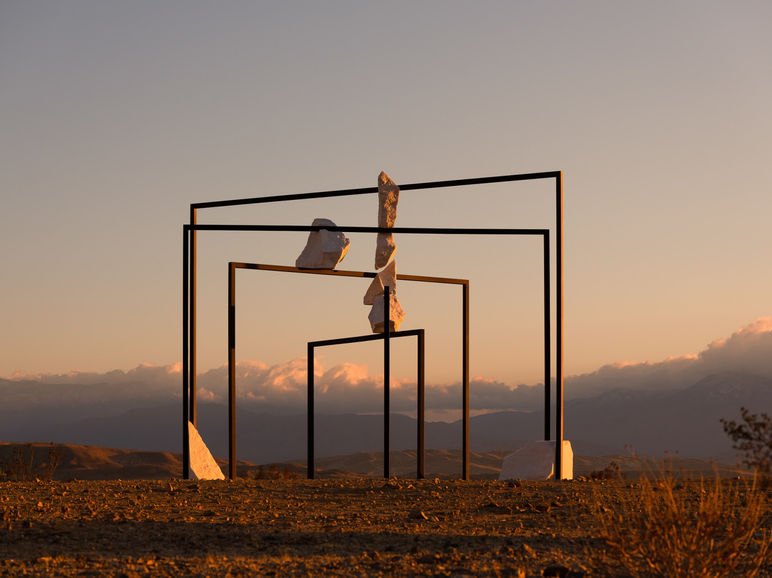 Alicja Kwade, ParaPivot (sempiternal clouds), 2021, Installation view: Desert X 2021