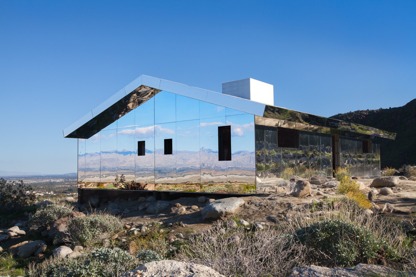 Desert X installation view of Doug Aitken, Mirage 2017