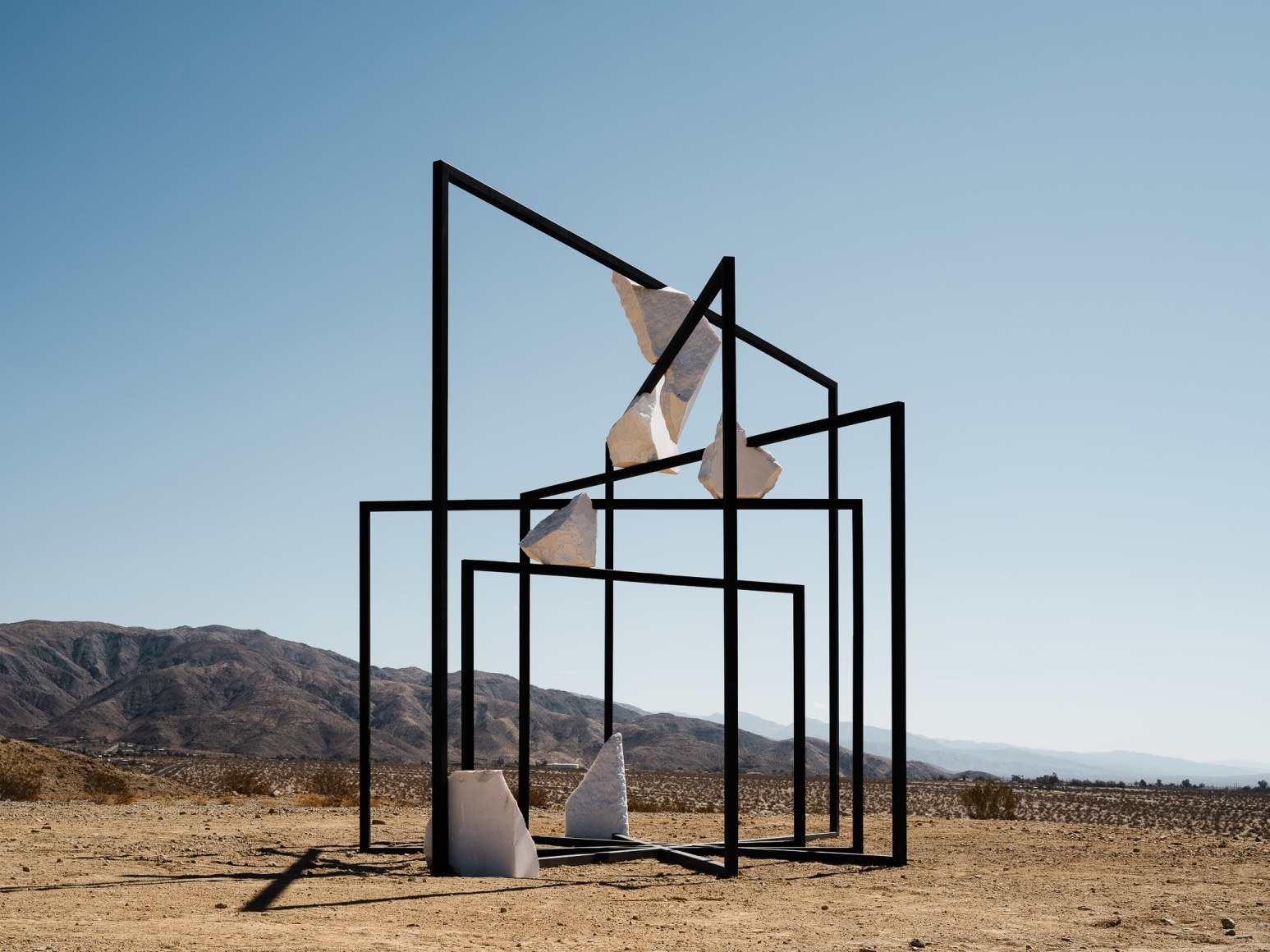 Alicja Kwade, ParaPivot (sempiternal clouds), 2021, Installation view: Desert X 2021