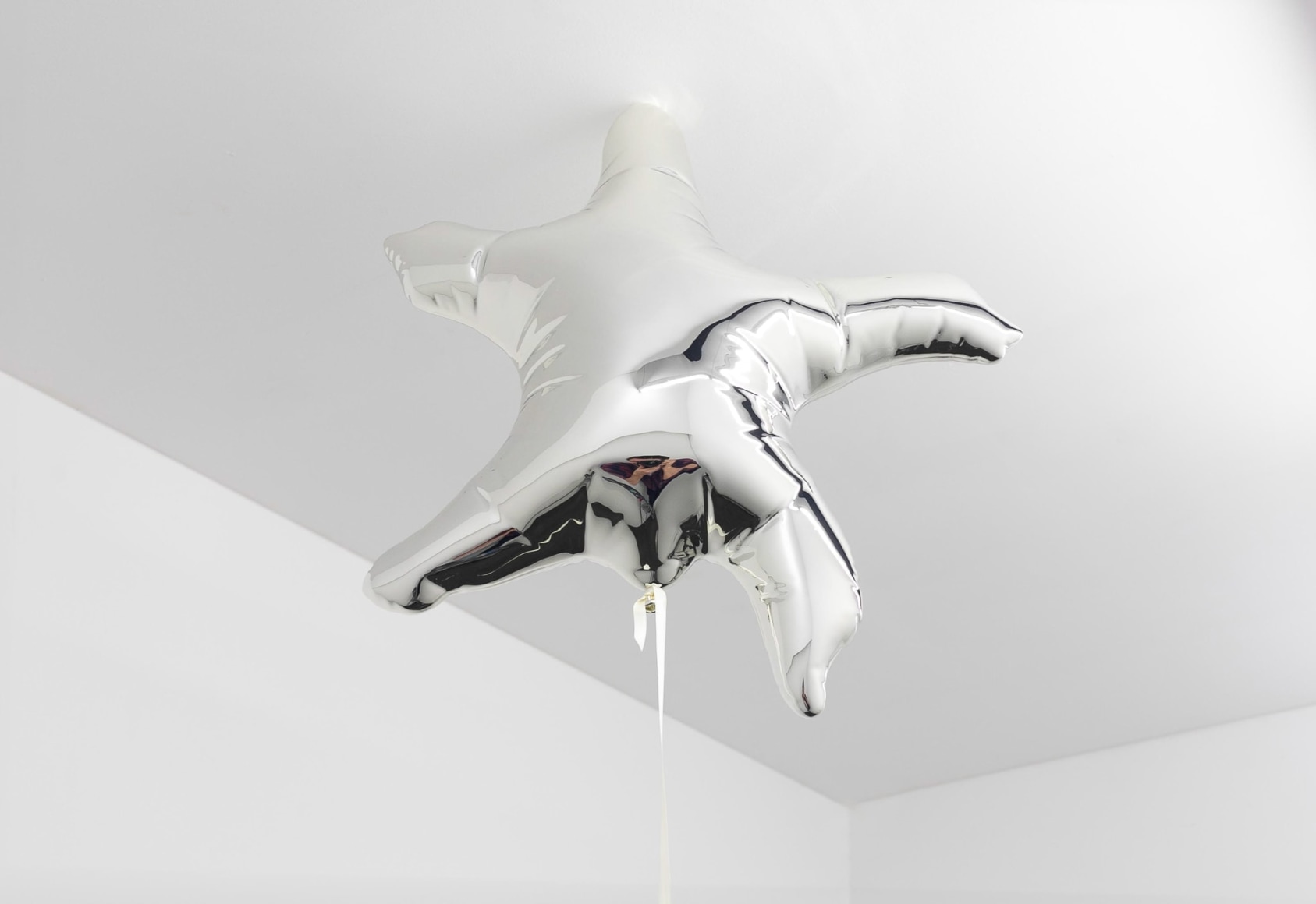 Jeppe Hein, Sea Star Mirror Balloon (silver)