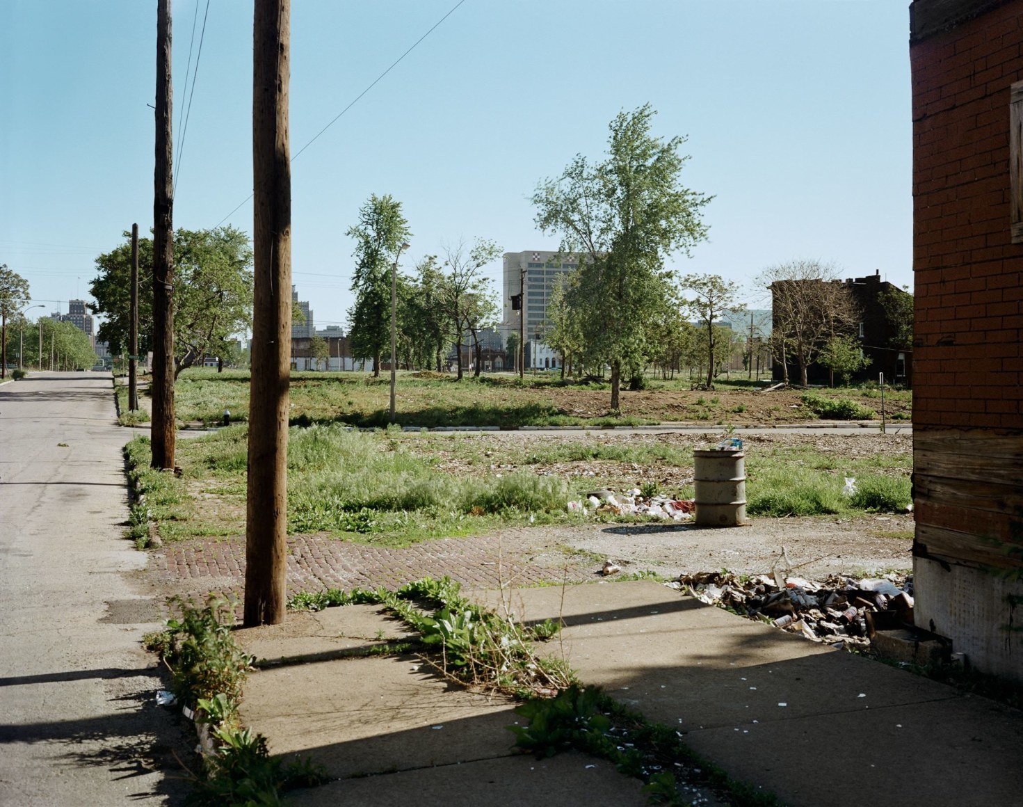 Stephen Shore, 11th Street, St. Louis, Missouri, May 12, 1974