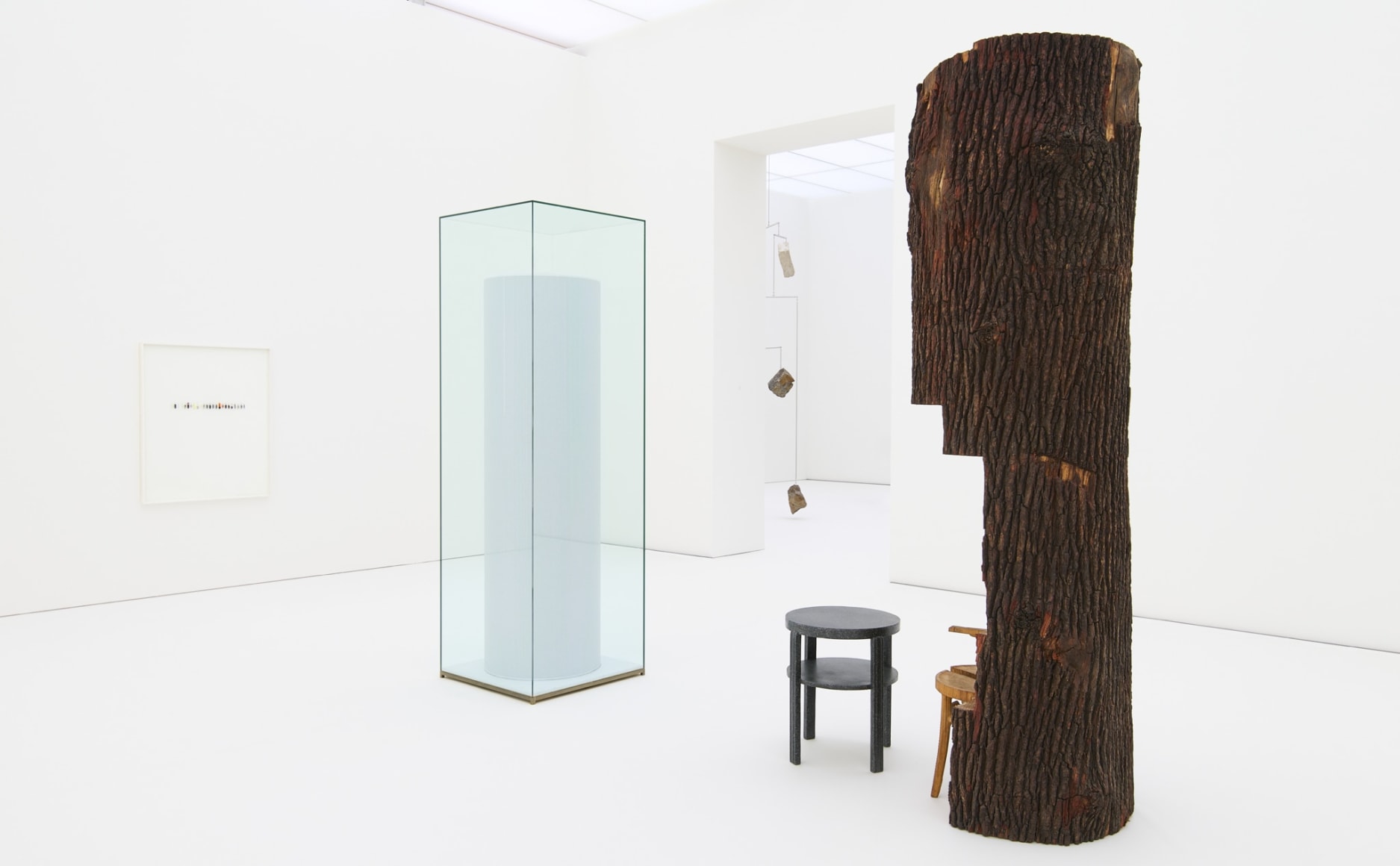 Installation view: Alicja Kwade, Die Notwendigkeit der Dinge (The Necessity of Things), museum Voorlinden, Wassenaar. Photo: Antoine van Kaam