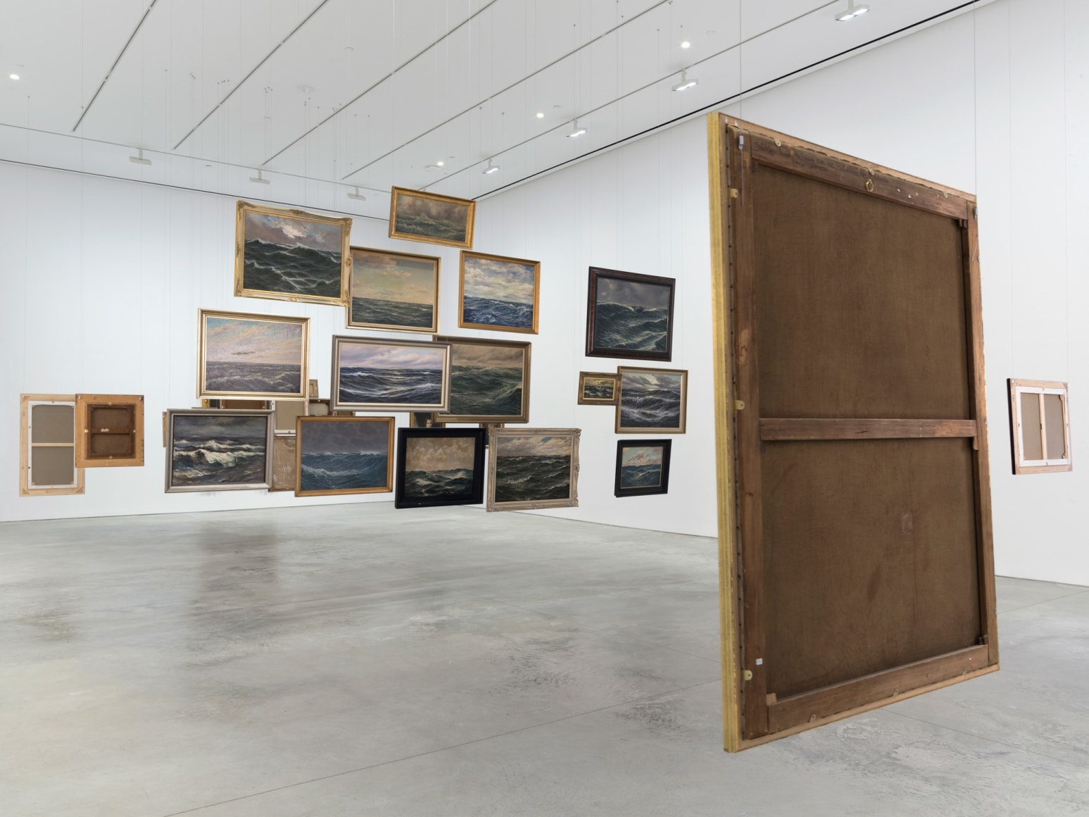 Hans-Peter Feldmann, Exhibition view: 303 Gallery, 2016