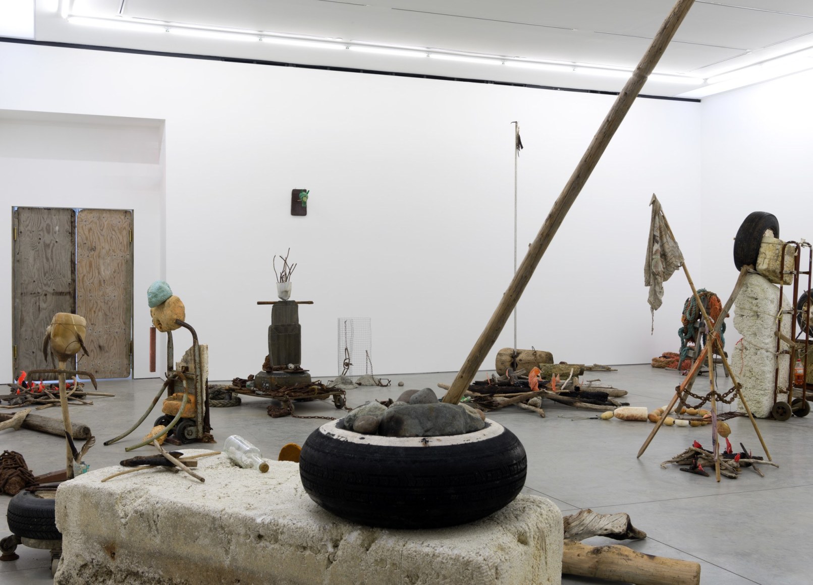 Mike Nelson, Gang of Seven, 2013, Installation at 303 Gallery, 2015