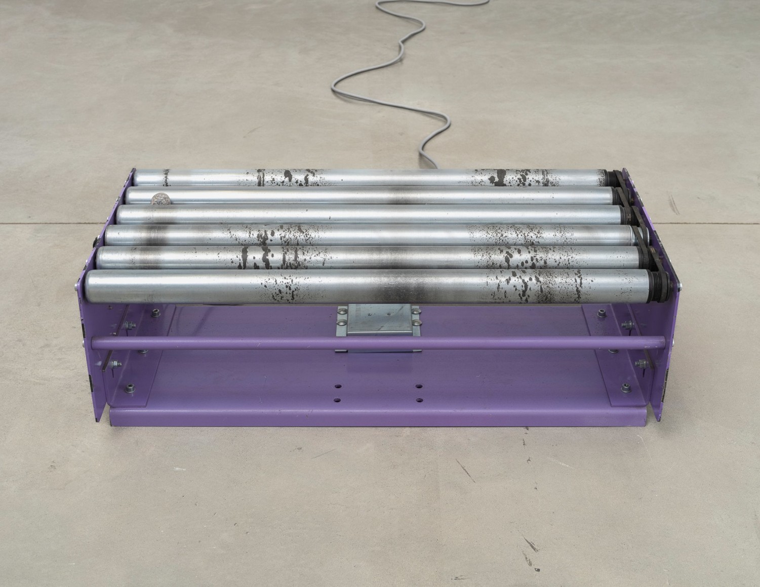 Nina Canell, Pebble Conveyor