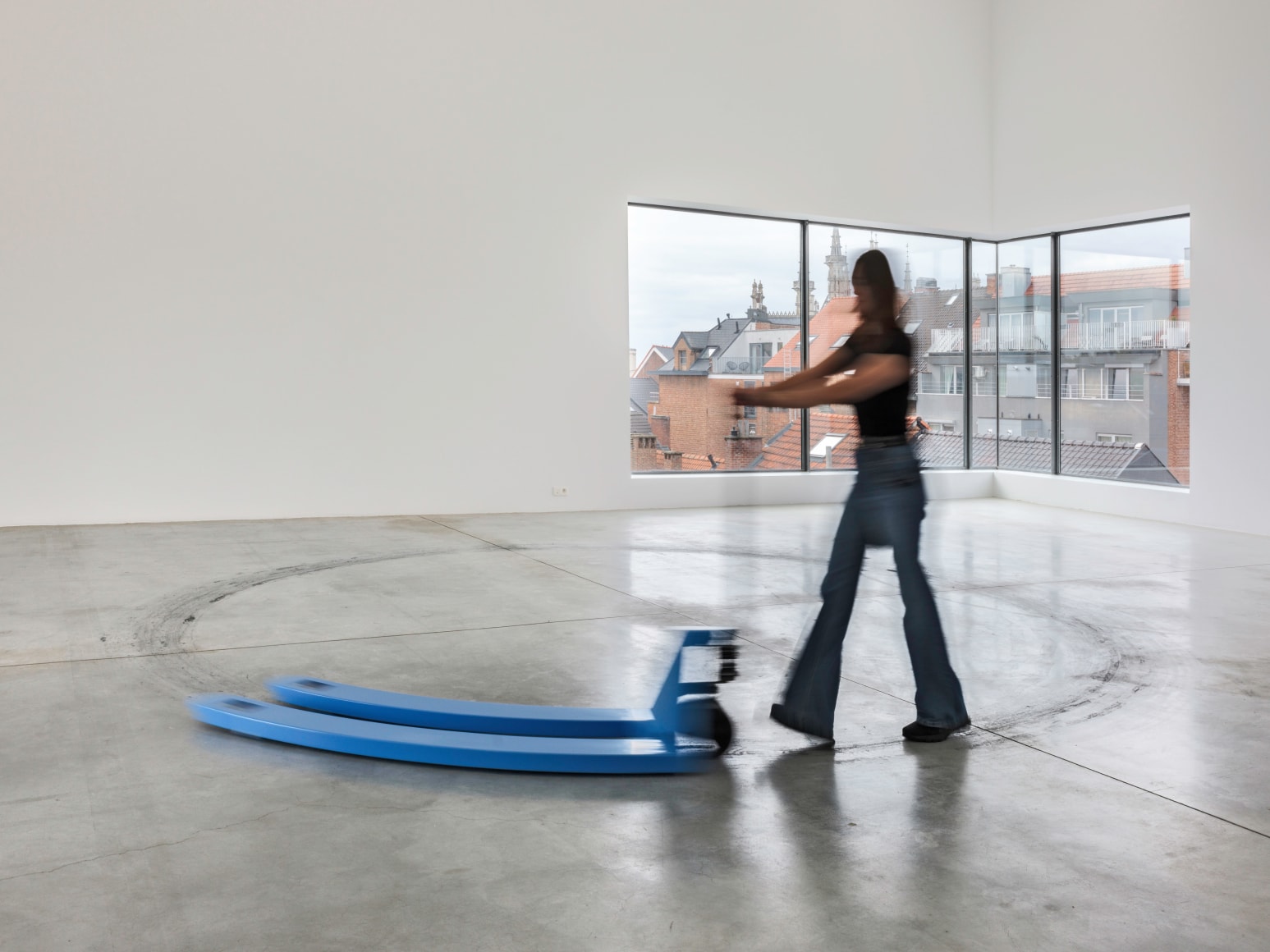 Exhibition view &#039;Dusty Die&#039;, Alicja Kwade, M Leuven, 2025, photo: Roman M&auml;rz for M Leuven