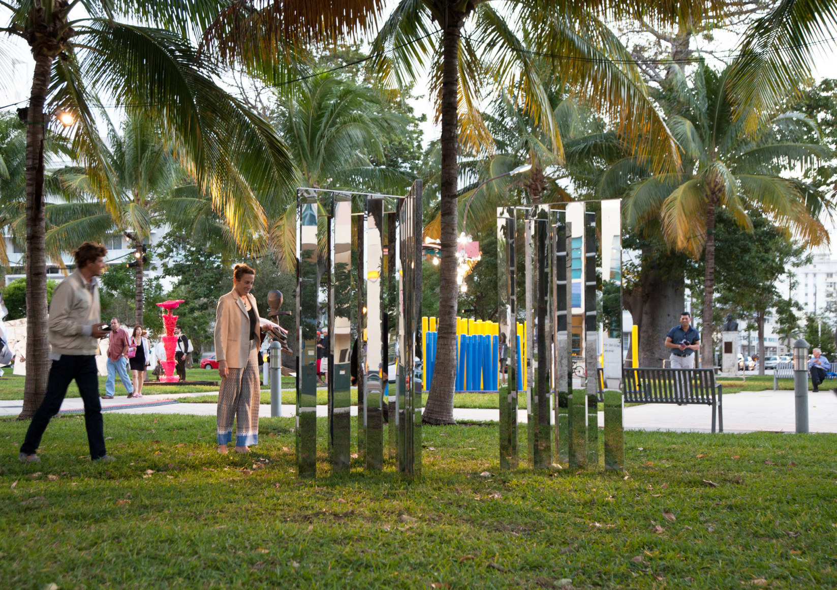 Jeppe Hein, Mirror Angle Fragments (3x60&deg;), 2014