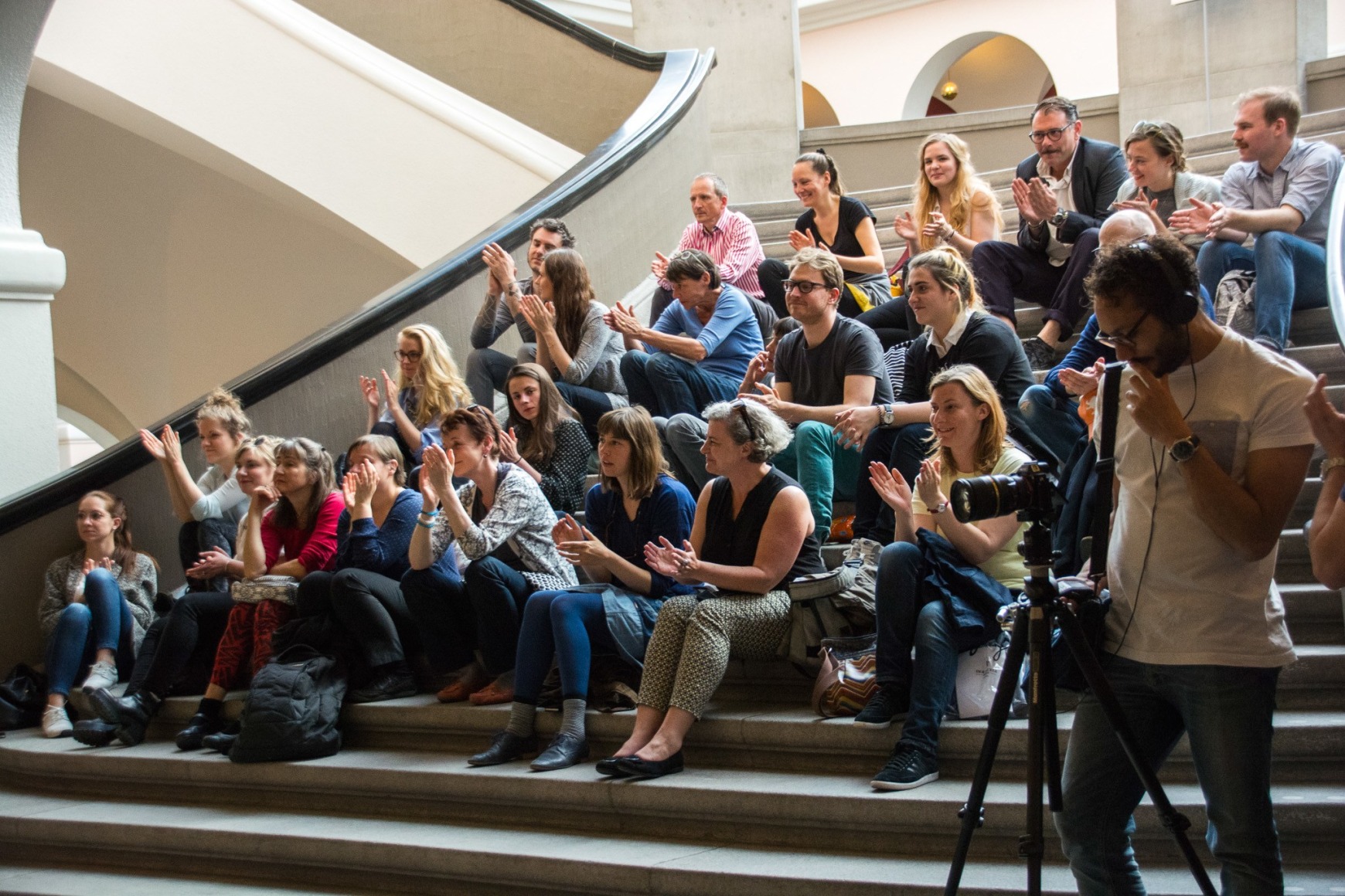 Ceal Floyer, Romance, 2016