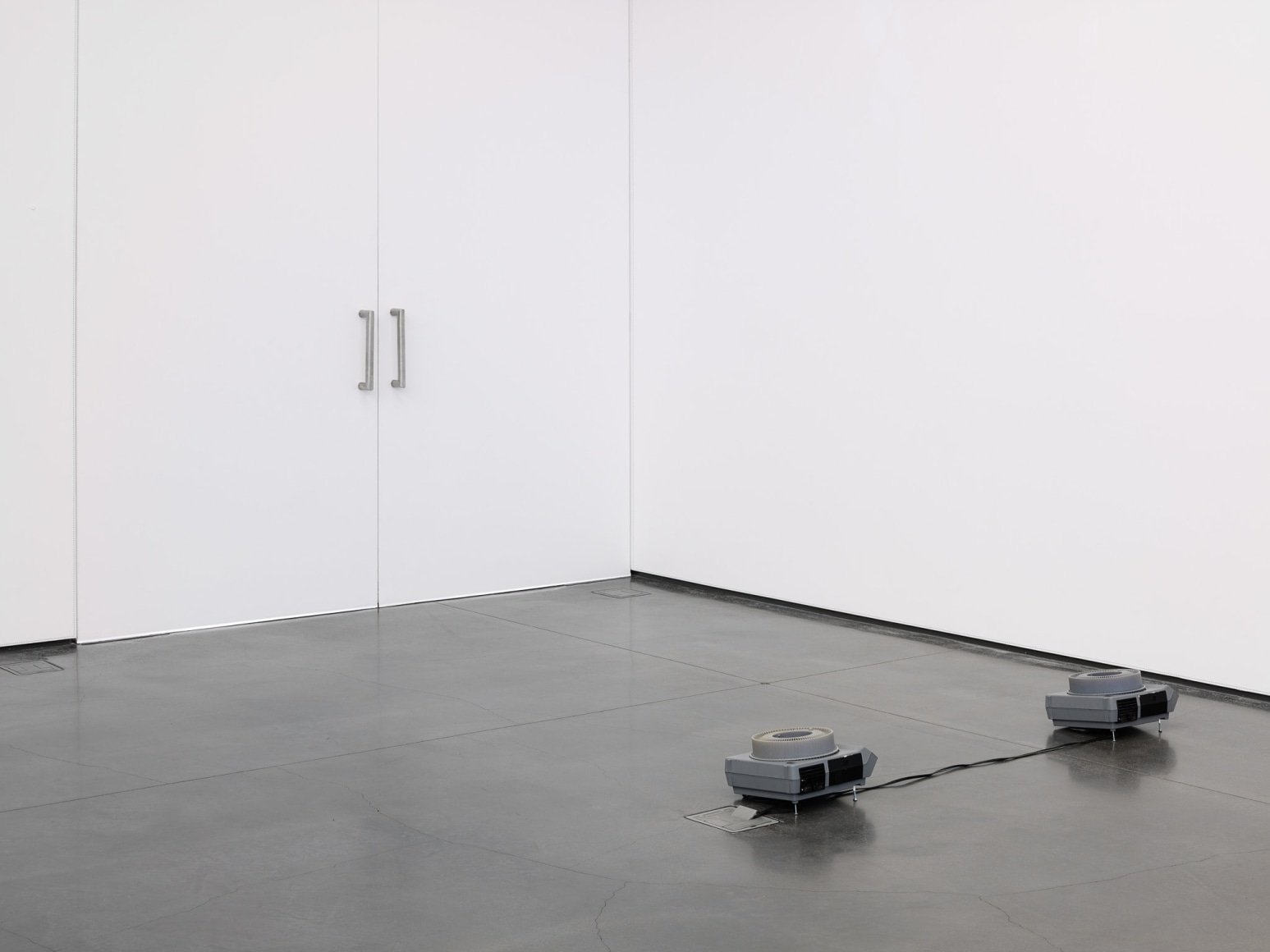 Ceal Floyer, Door, 1995