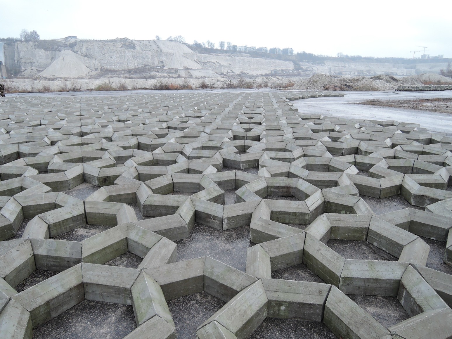 Mike Nelson, Imperfect geometry for a concrete quarry, 2016. 