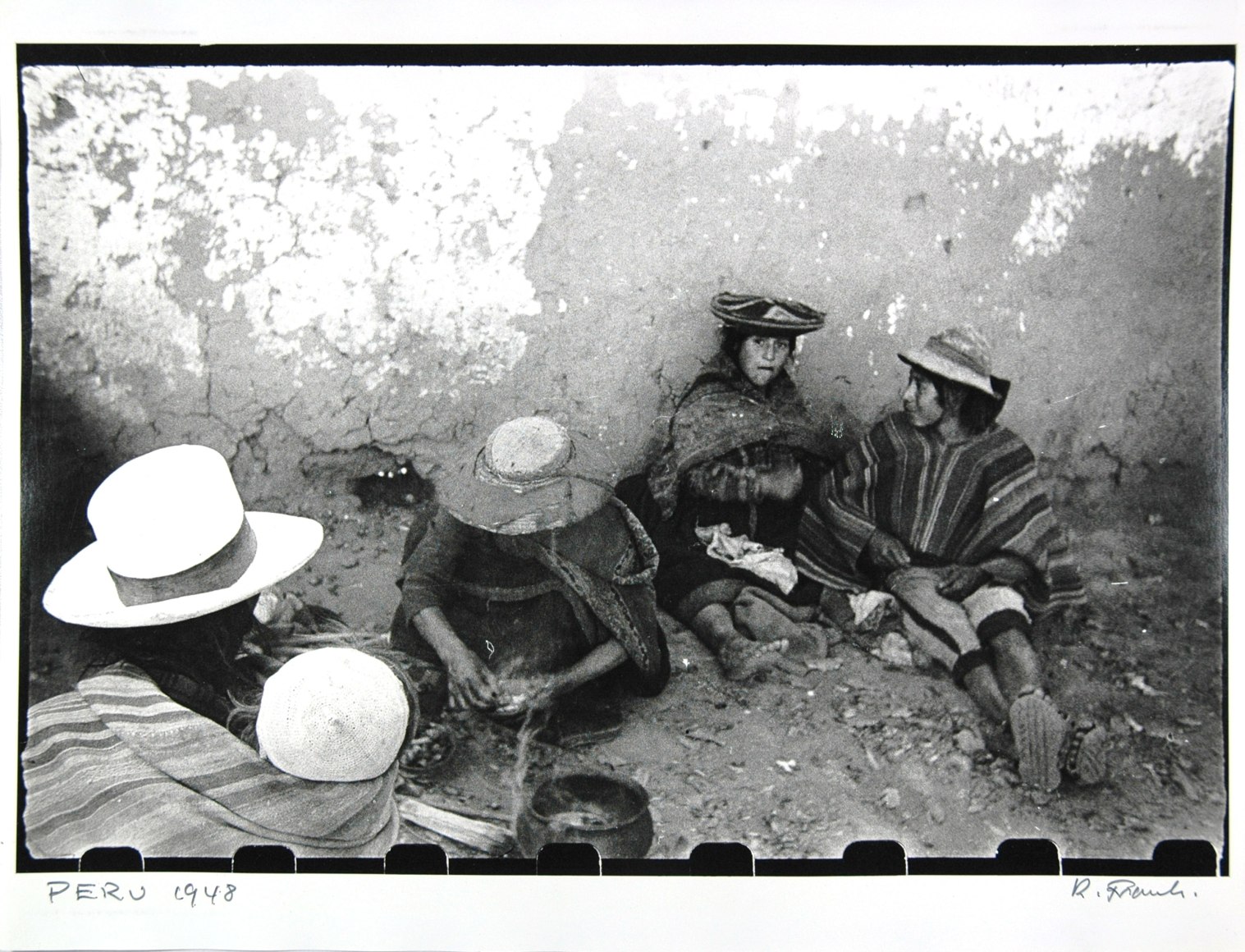 Image of a Peruvian family making food over a fire