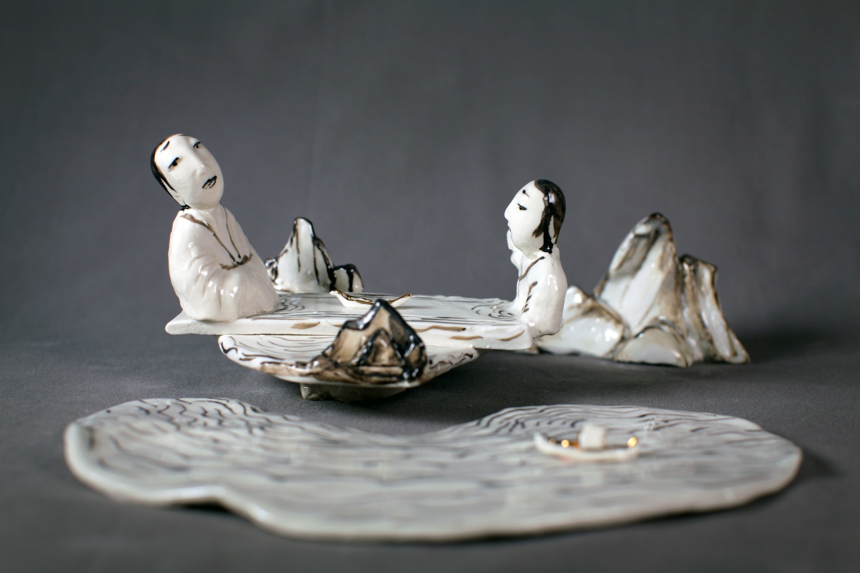 Geng_Xue_Accordingly_Rejoice_Porcelain_30x30x15cm_2016