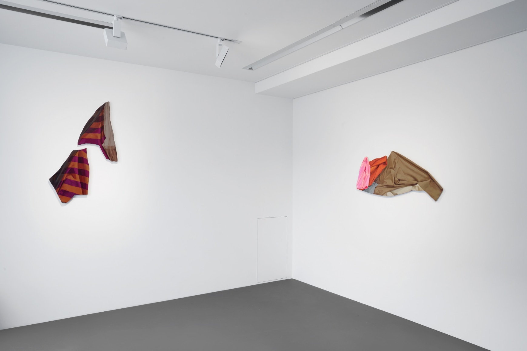 Installation view: Stephen Posen, Threads: Paintings from the 1960s and '70s, Vito Schnabel Gallery, St. Moritz