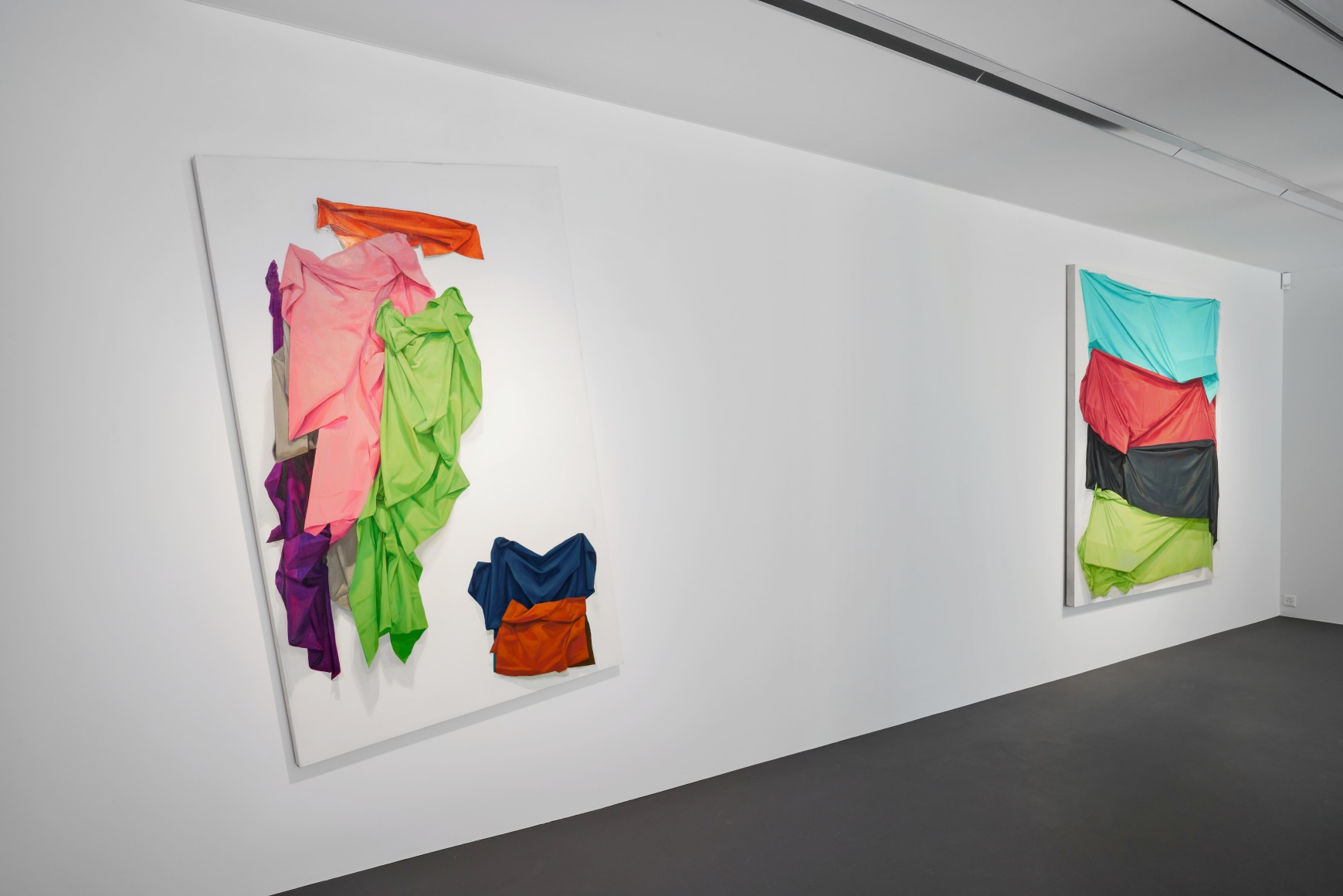 Installation view: Stephen Posen, Threads: Paintings from the 1960s and '70s, Vito Schnabel Gallery, St. Moritz