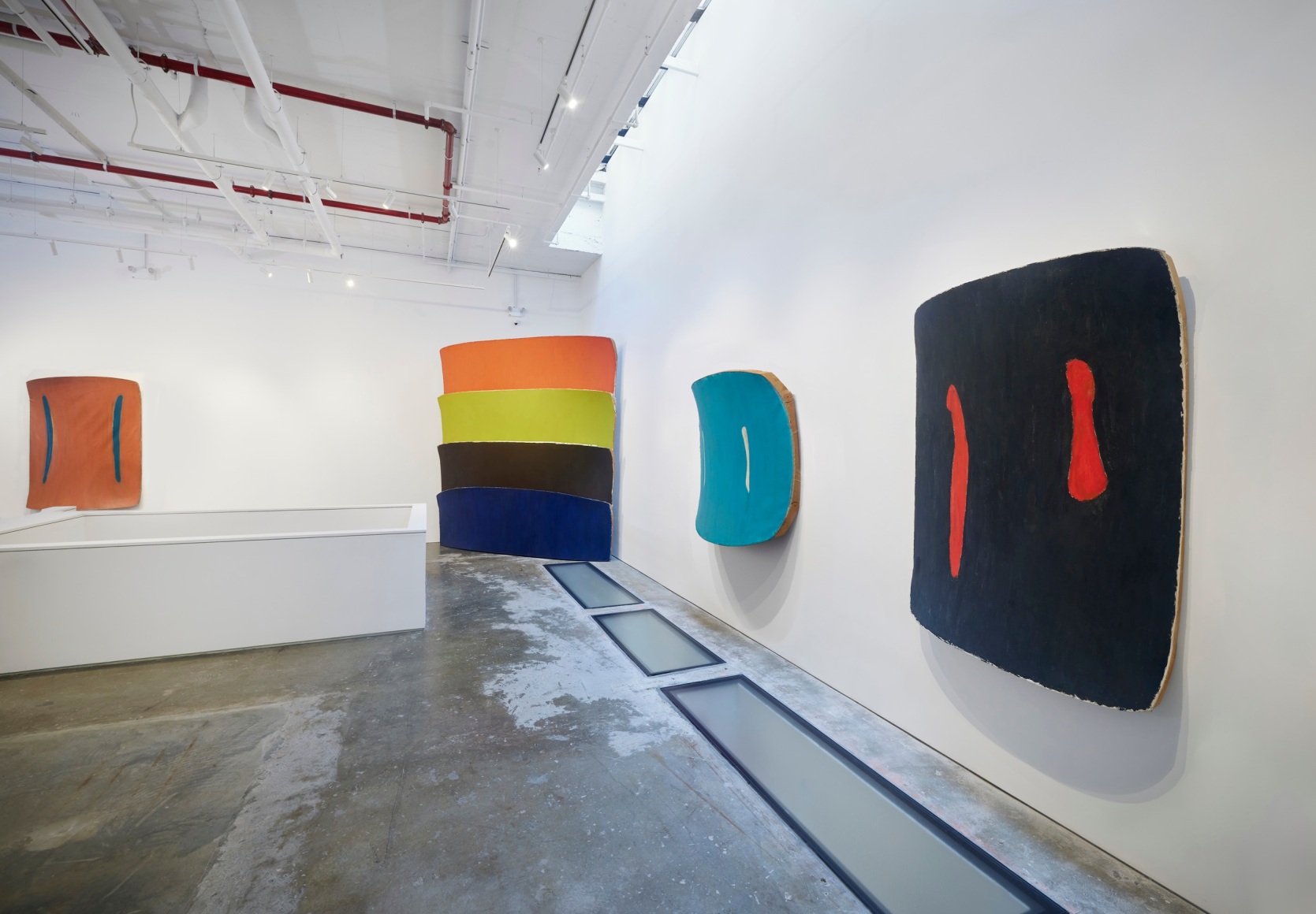 Installation view: Ron Gorchov,&nbsp;Spice of Life,&nbsp;Vito Schnabel Gallery, New York; Artworks &copy; Ron Gorchov / Artists Rights Society (ARS), New York,&nbsp;Photo by Argenis Apolinario; Courtesy the artist and Vito Schnabel Gallery