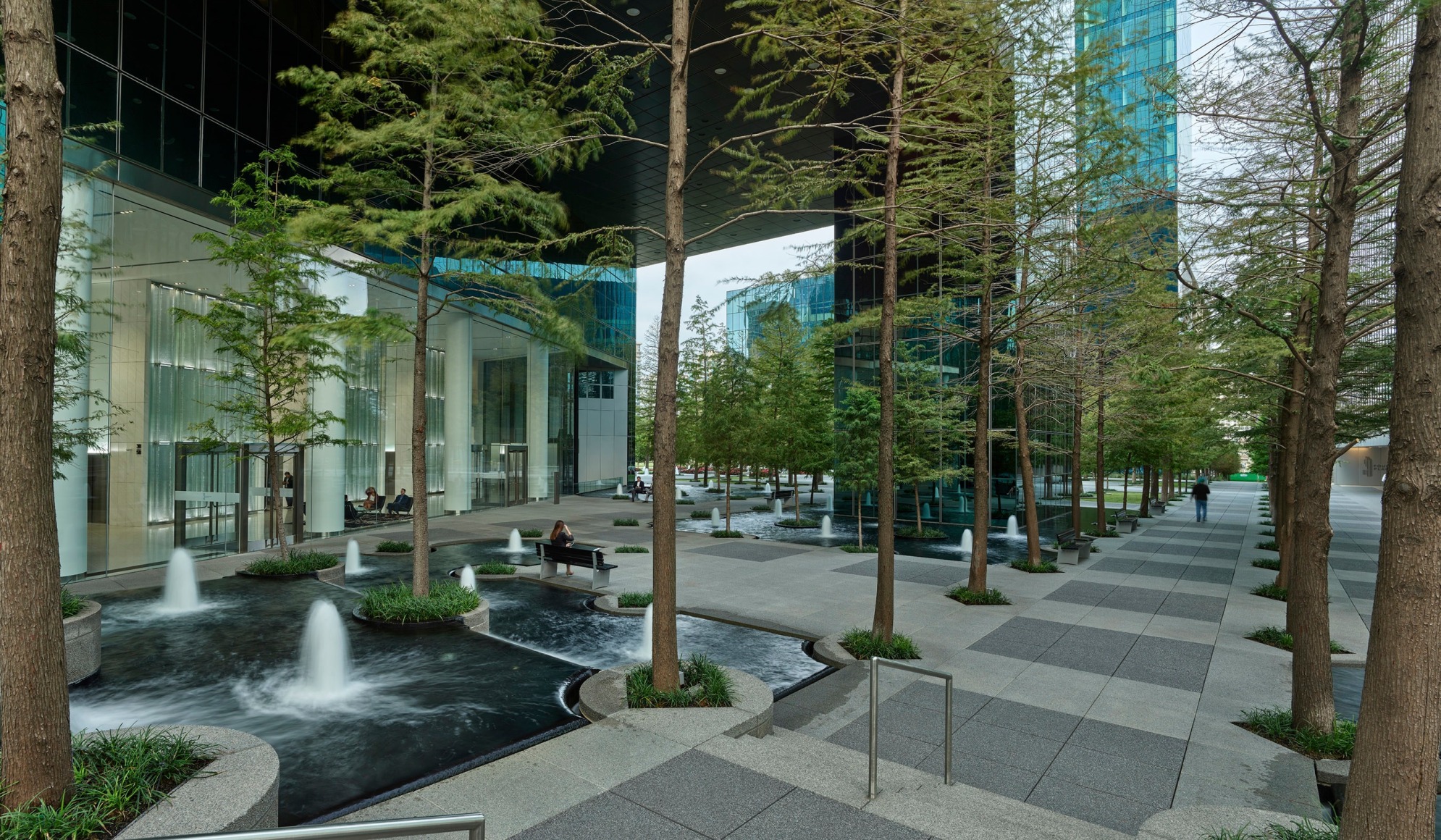 FOUNTAIN PLACE PUBLIC SPACE Projects Studio James Carpenter / JCDA Inc.